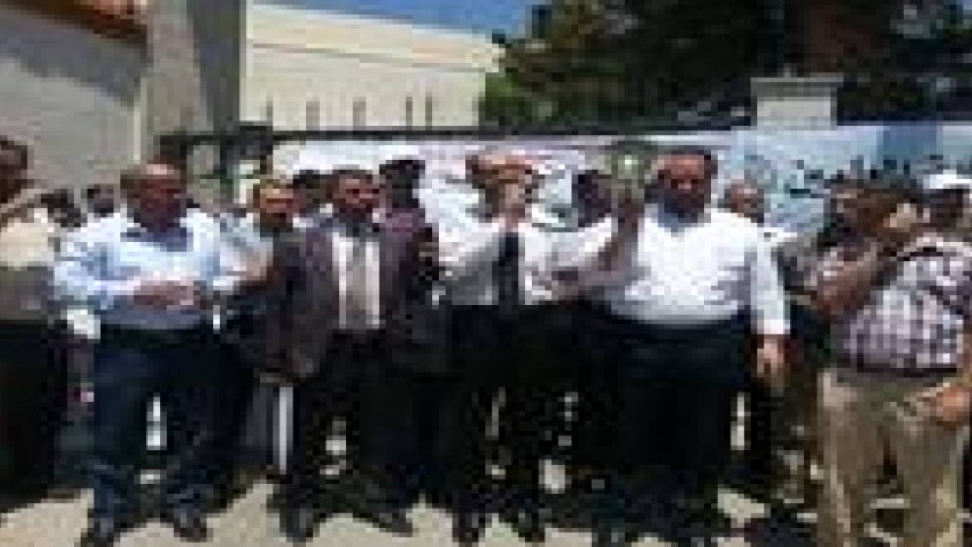 المعلمون يعتصمون امام وزارة التربية والتعليم ..صور