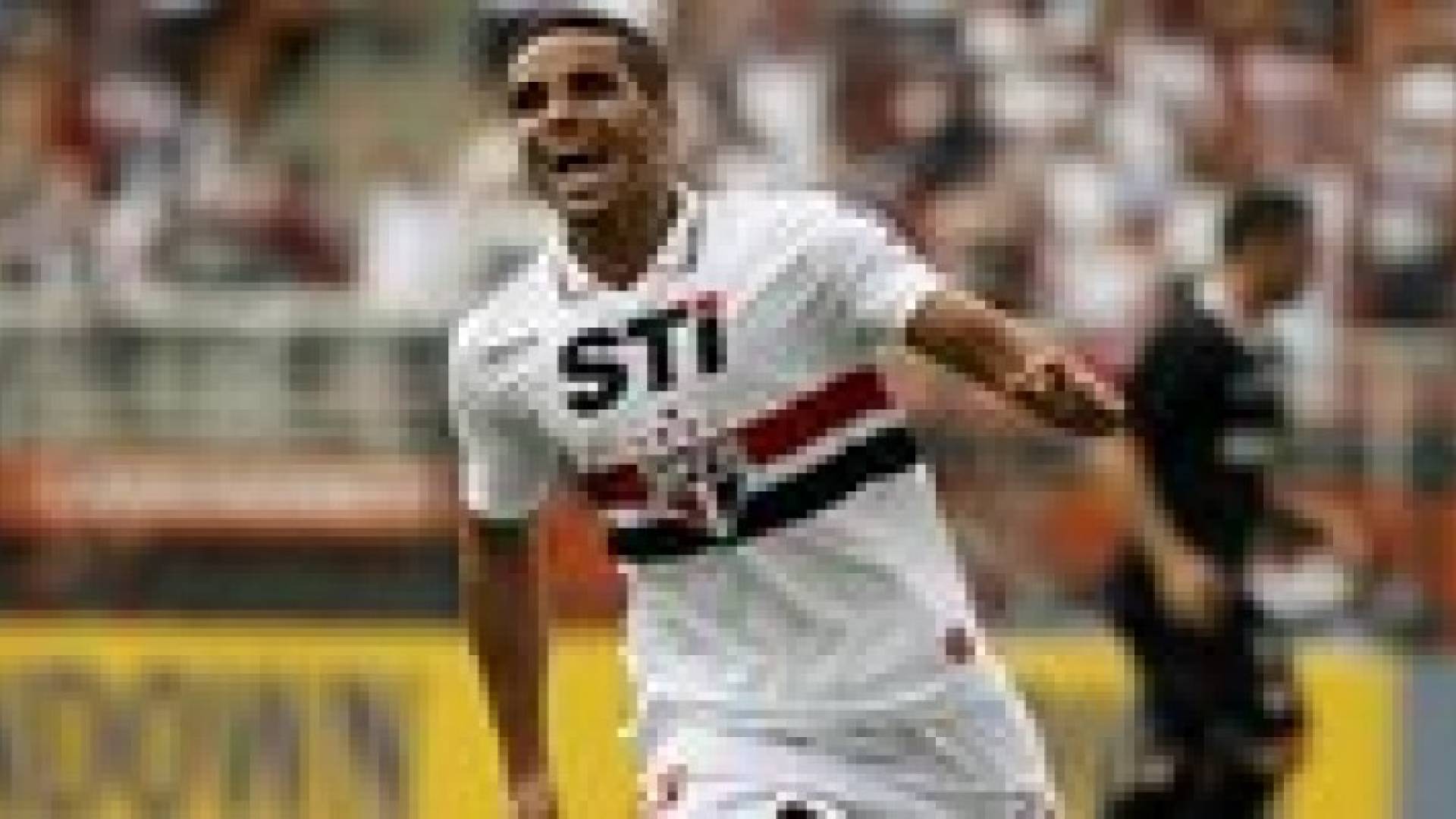 ساو باولو: برشلونة يريد دوجلاس ليخلف ألفيس