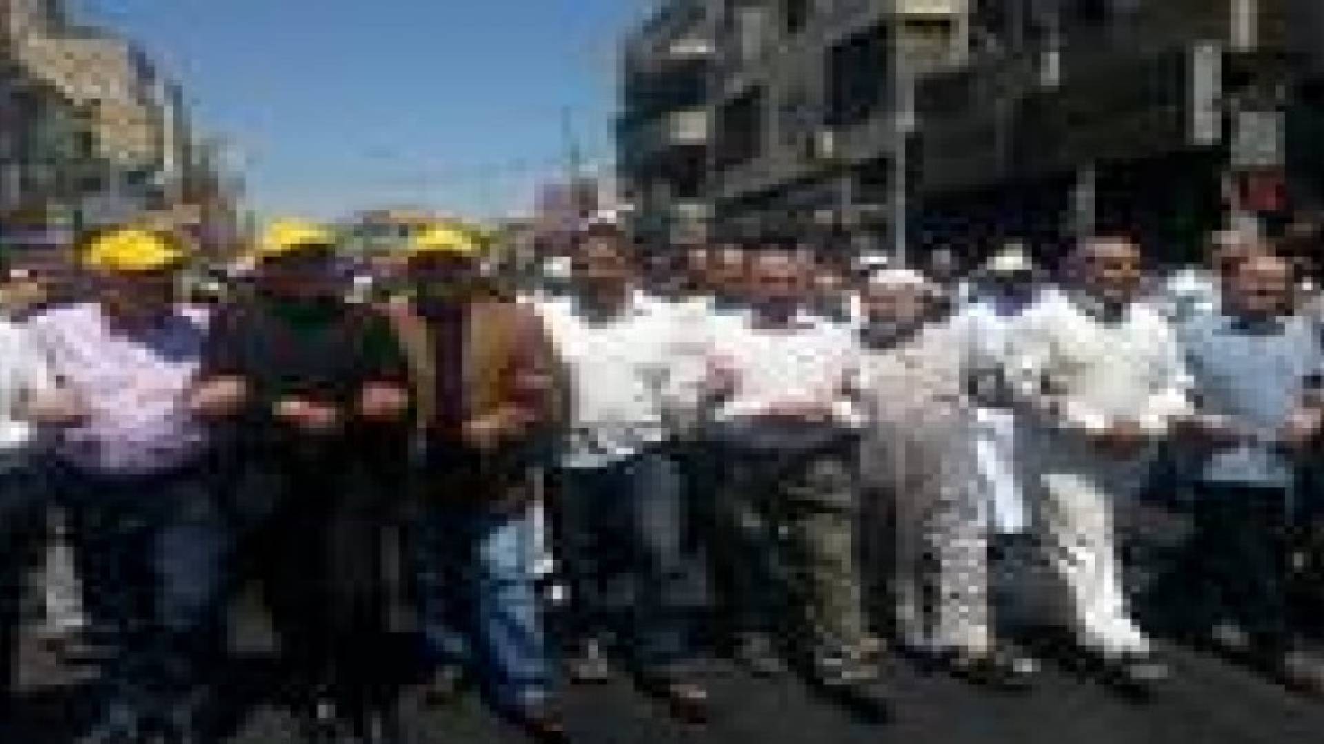 الآلاف في وسط عمان يهتفون "غزة منا ولن نخذلها"..صور