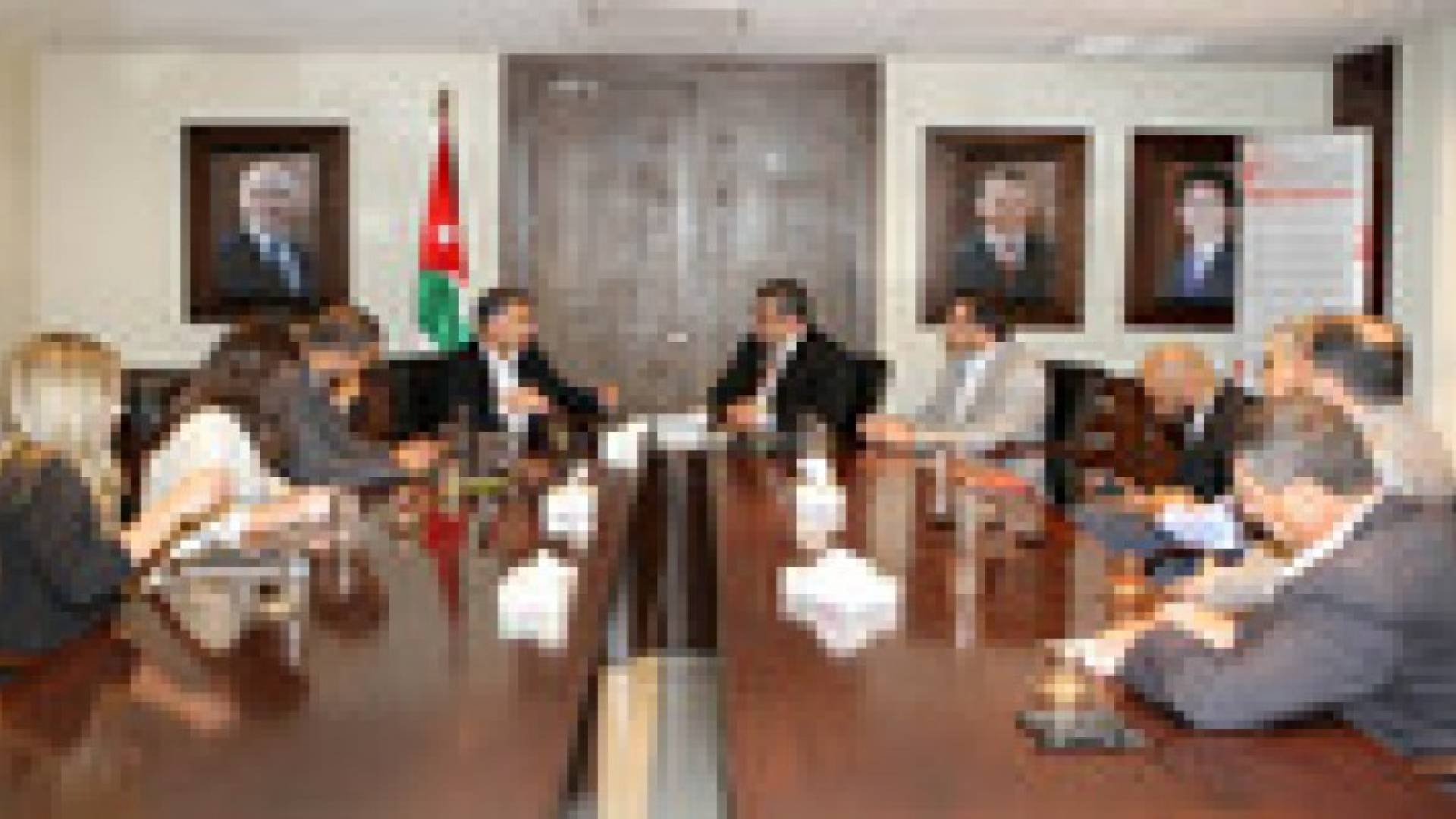 الحكومة توقع اتفاقية مع "مايكروسوفت" لتوفير رخص برمجيات