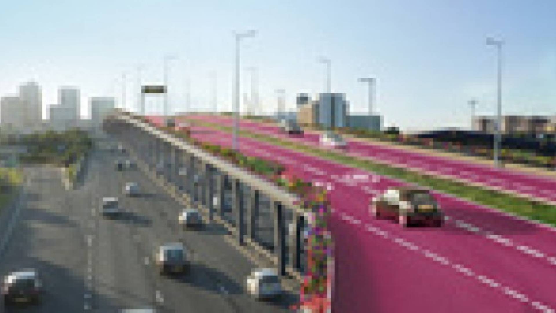 صور.. تخصيص شوارع للنساء لتفادي الحوادث في بريطانيا