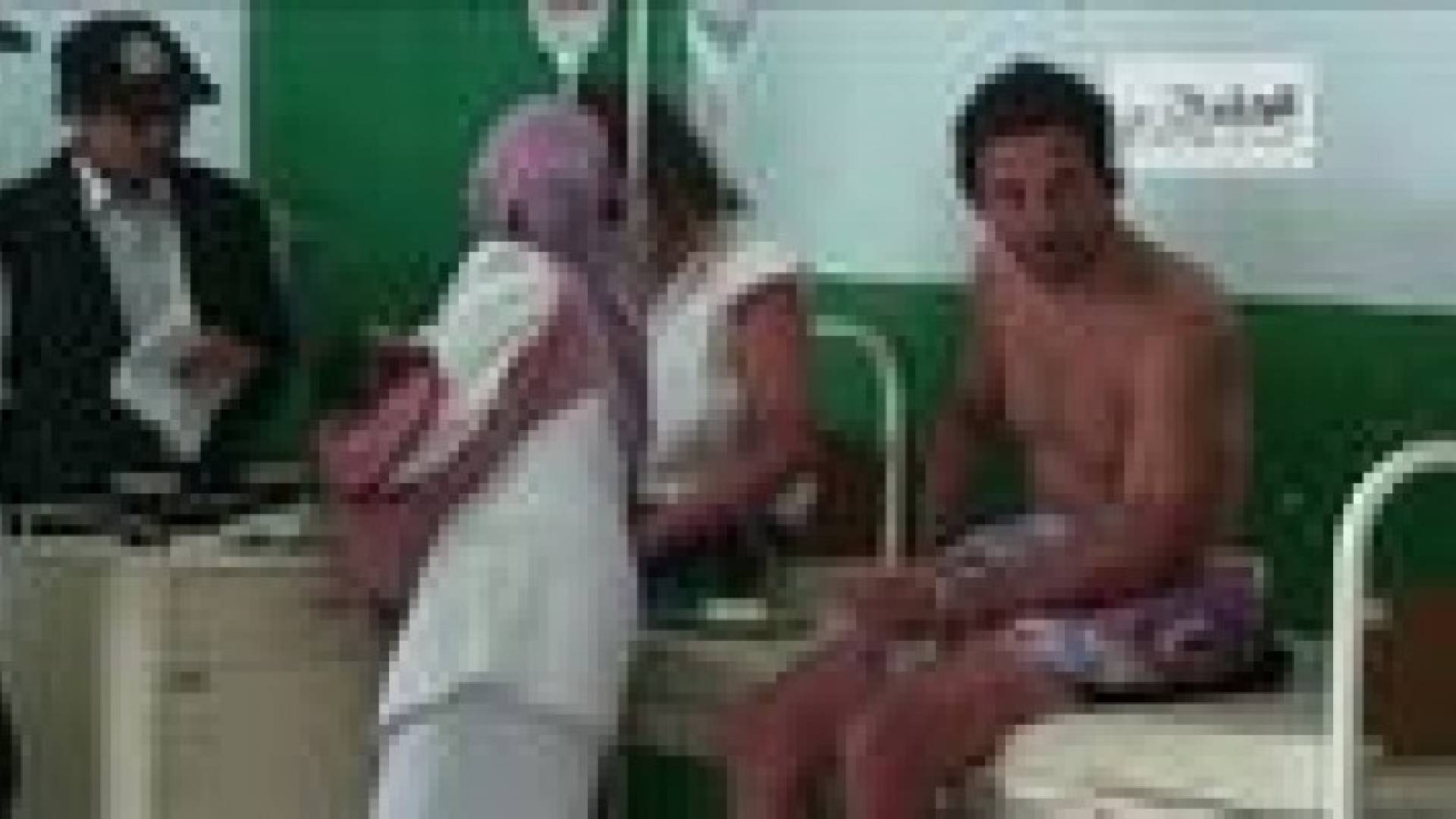 ناجون من حادث غرق في اندونيسيا يروون قصة الرعب