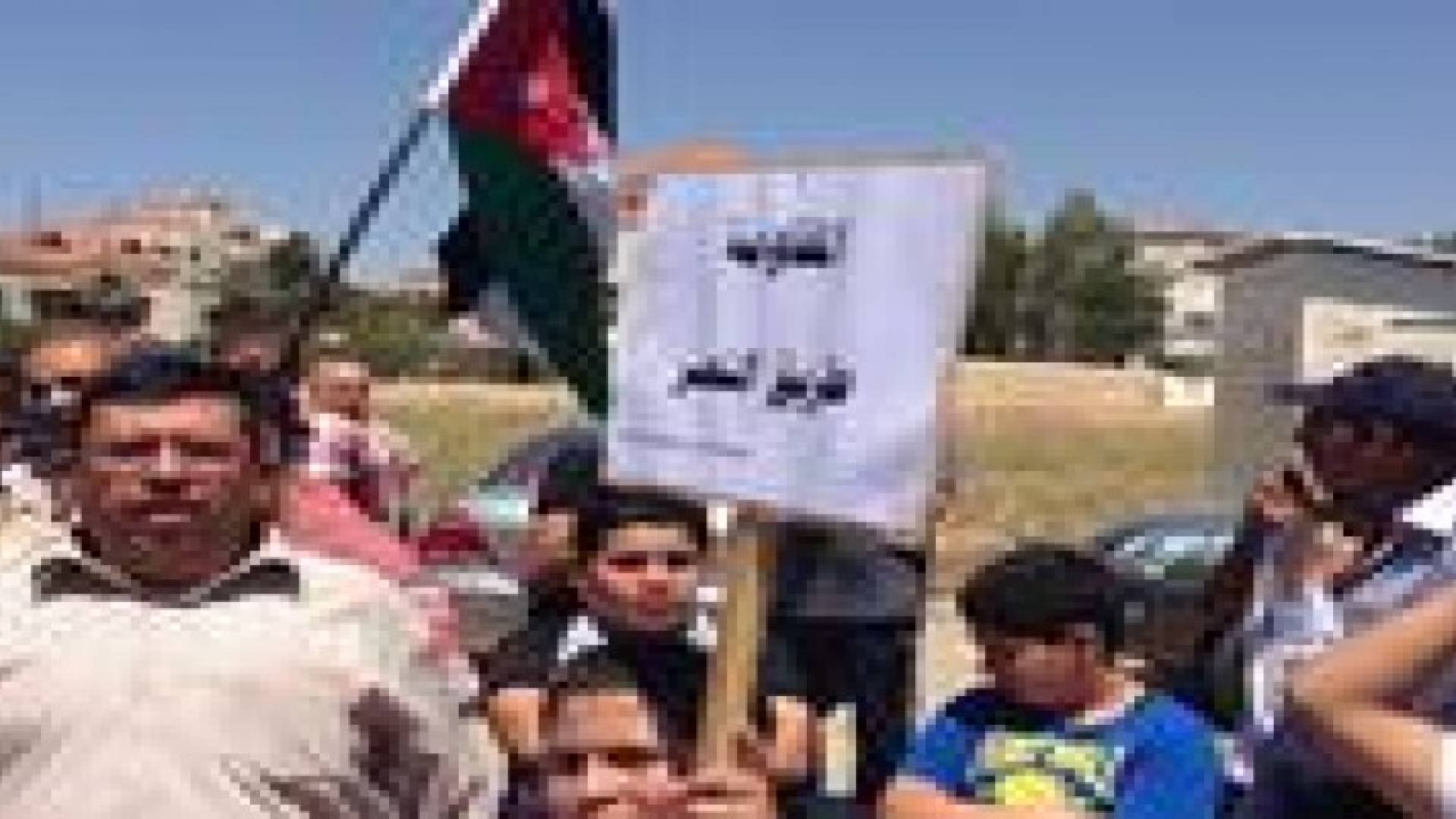 اعتصام في ساحة مسجد الكالوتي ومسيرة أمام الحسيني في عمان..صور