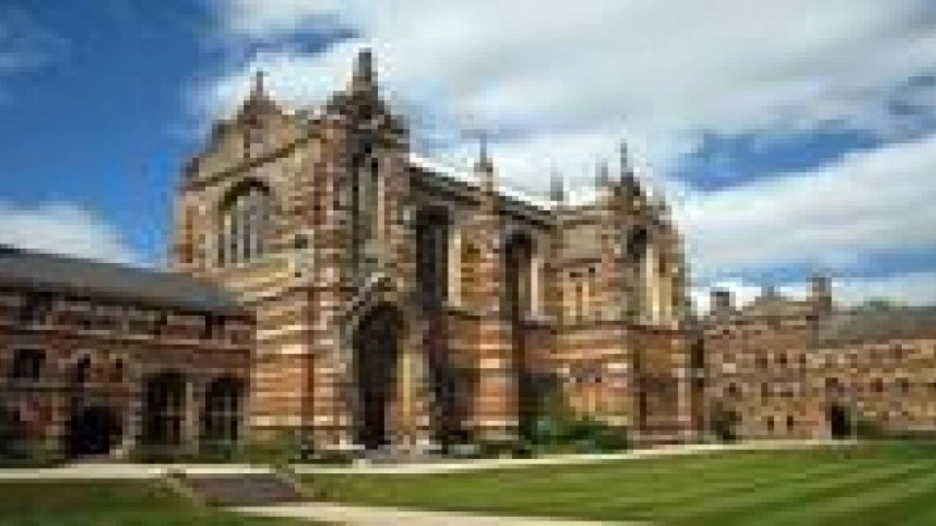 جامعة أكسفورد تحول قاعاتها لفنادق مبيت وإفطار للمصطافين