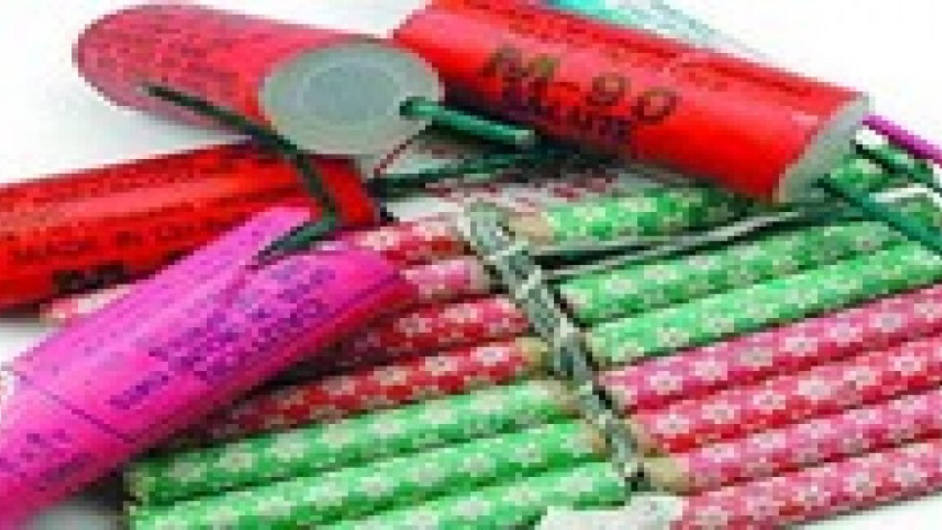 الجمارك تحبط تهريب العاب نارية ومنشطات جنسية بقيمة 150 الف دينار