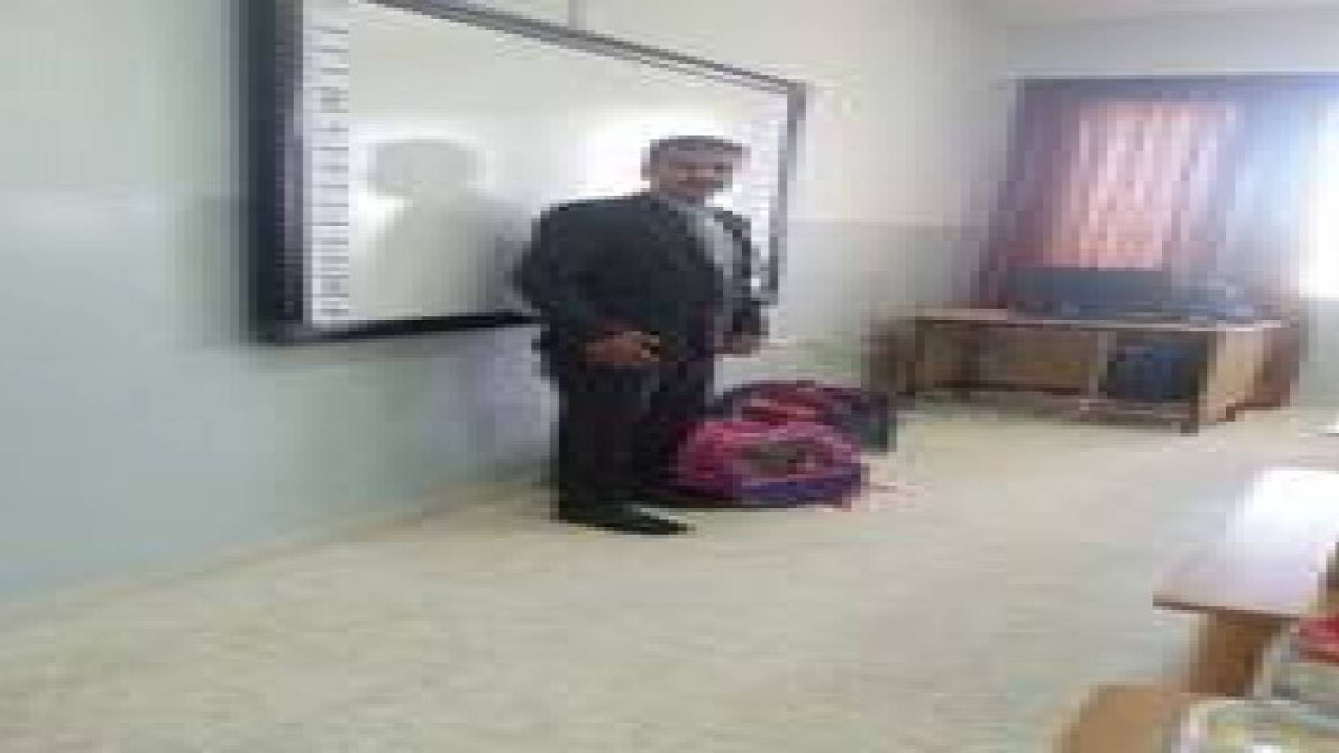 جمعية "نشامى ونشميات ناعور" توزع 300 حقيبة مدرسية على مدارس اللواء