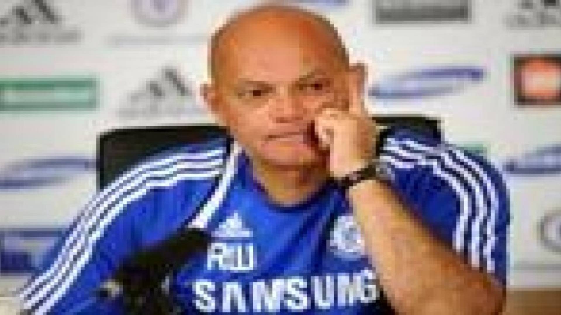 المدرب الانجليزي الجديد للنشامى راي ويلكنز يرافق سمو الامير علي في التدريبات