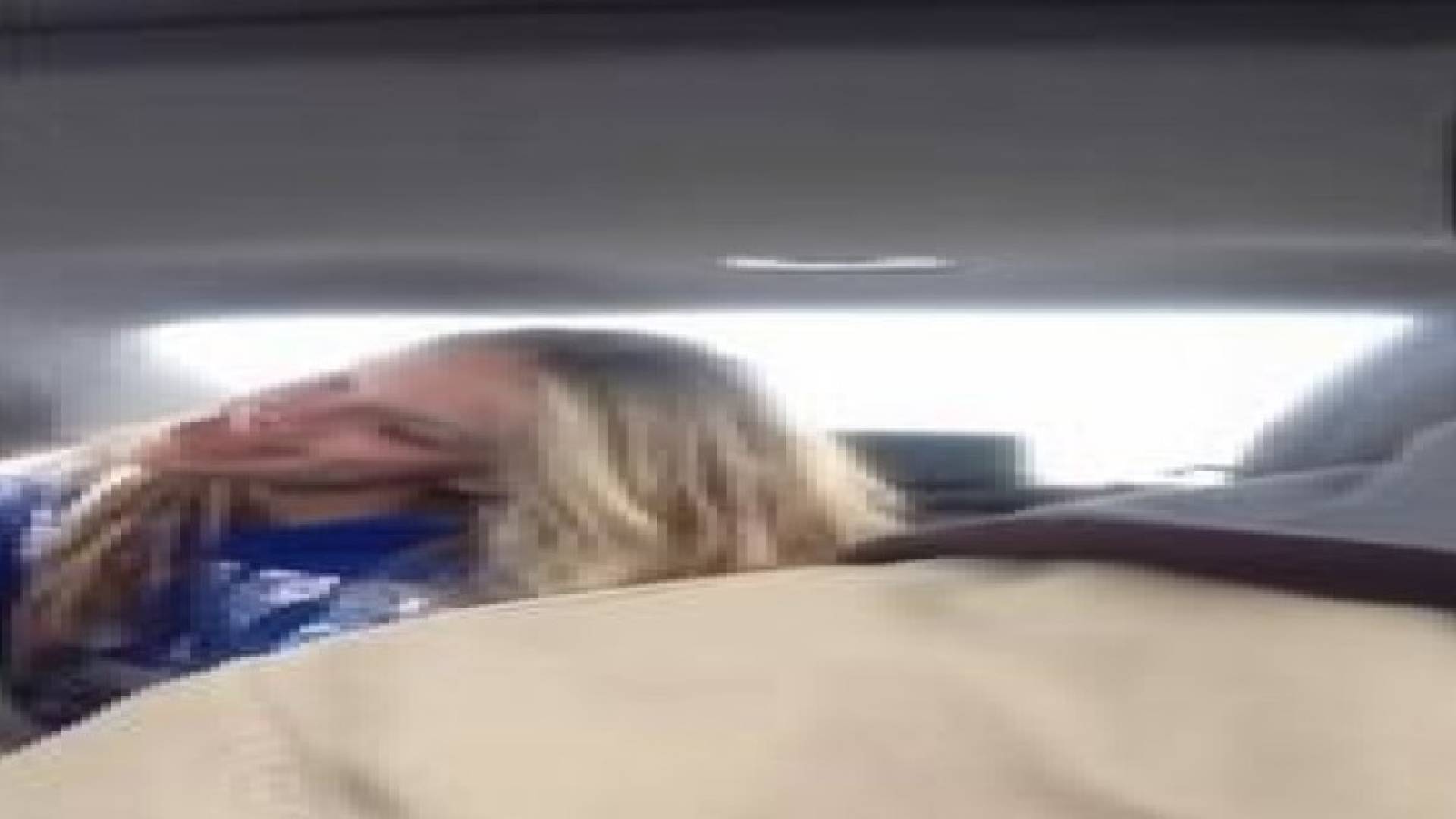 بالفيديو .. وجه مراهقة يتحول إلى "صندوق الدنيا والآخرة" ووالدها يصورها خلسة