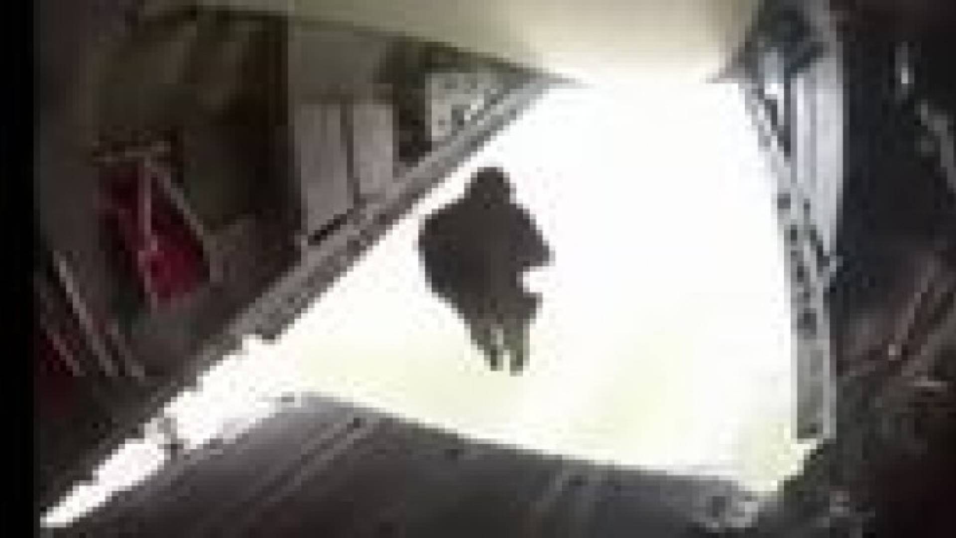 مكسيكي يعلق في الجو بين الحياة والموت.. فيديو