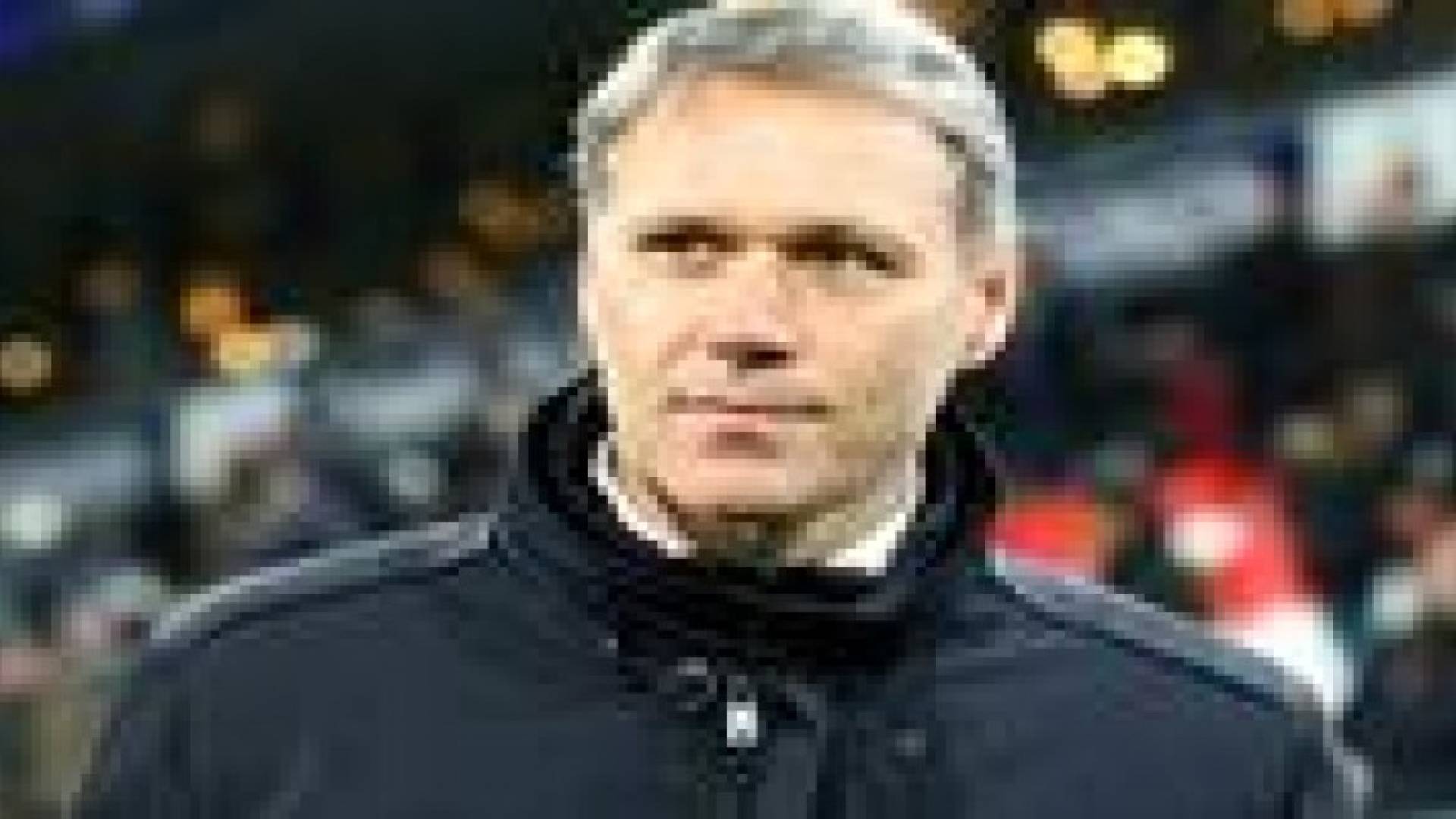 المرض يبعد فان باستن عن التدريب