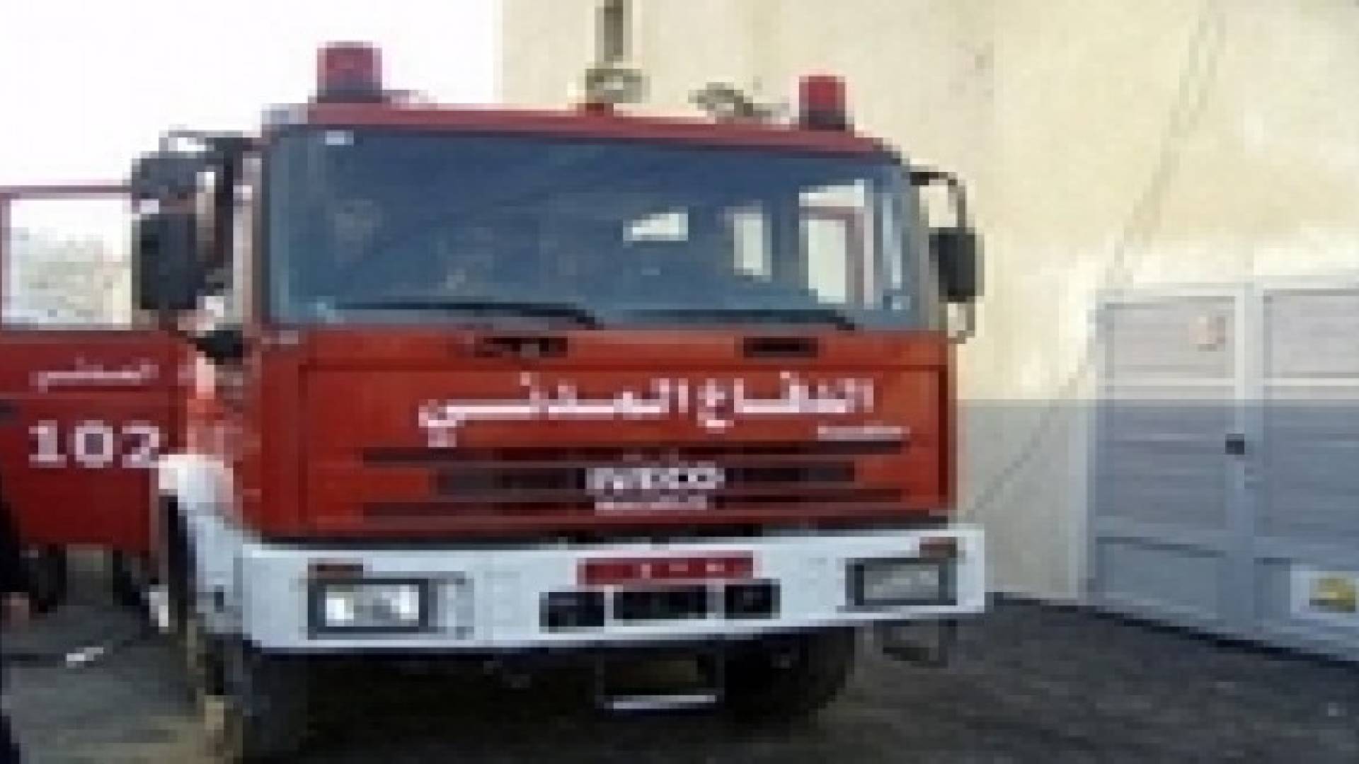 اخماد حريق في اكشاك مجمع الزرقاء فجر اليوم الاحد