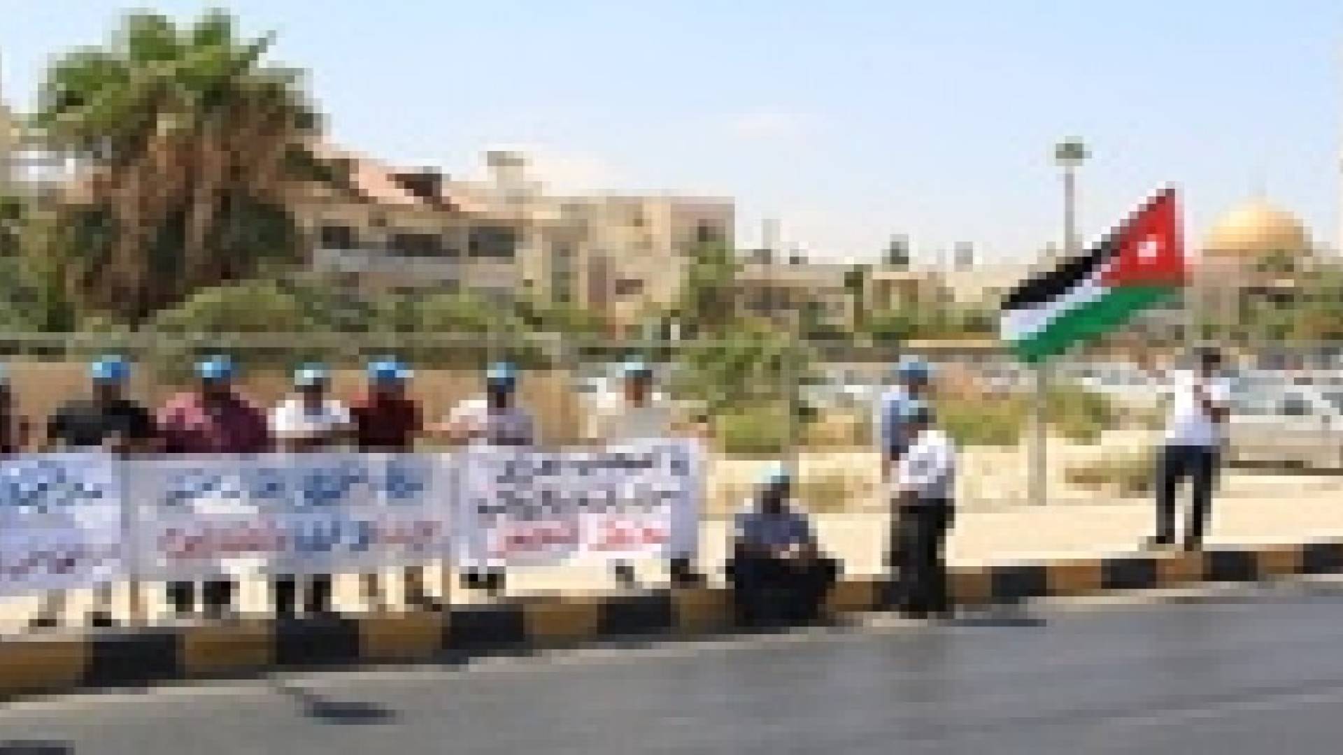 موظفو محطات المعرفه يعتصمون للمطالبة بحقوقهم