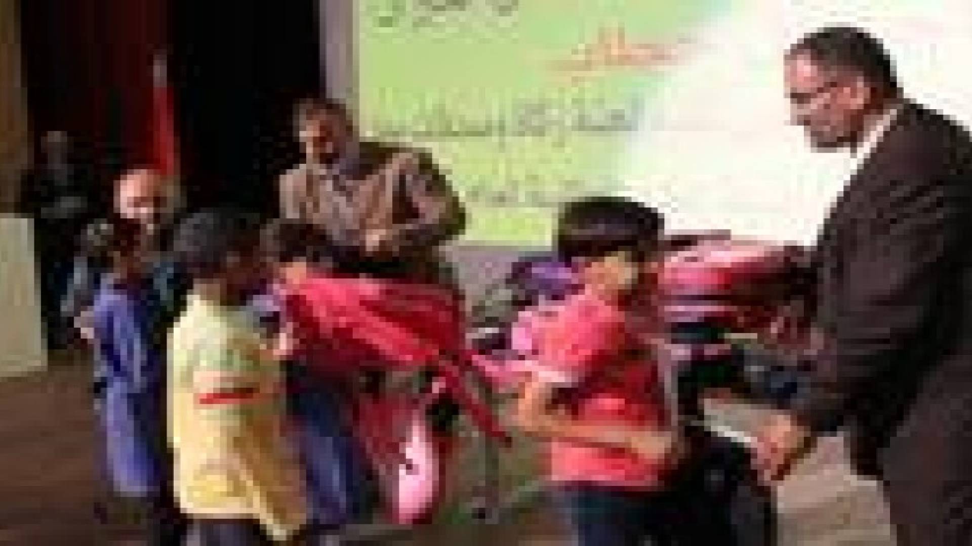 لجنة زكاة وصدقات معان توزيع 500 حقيبة مدرسية على الطلبة