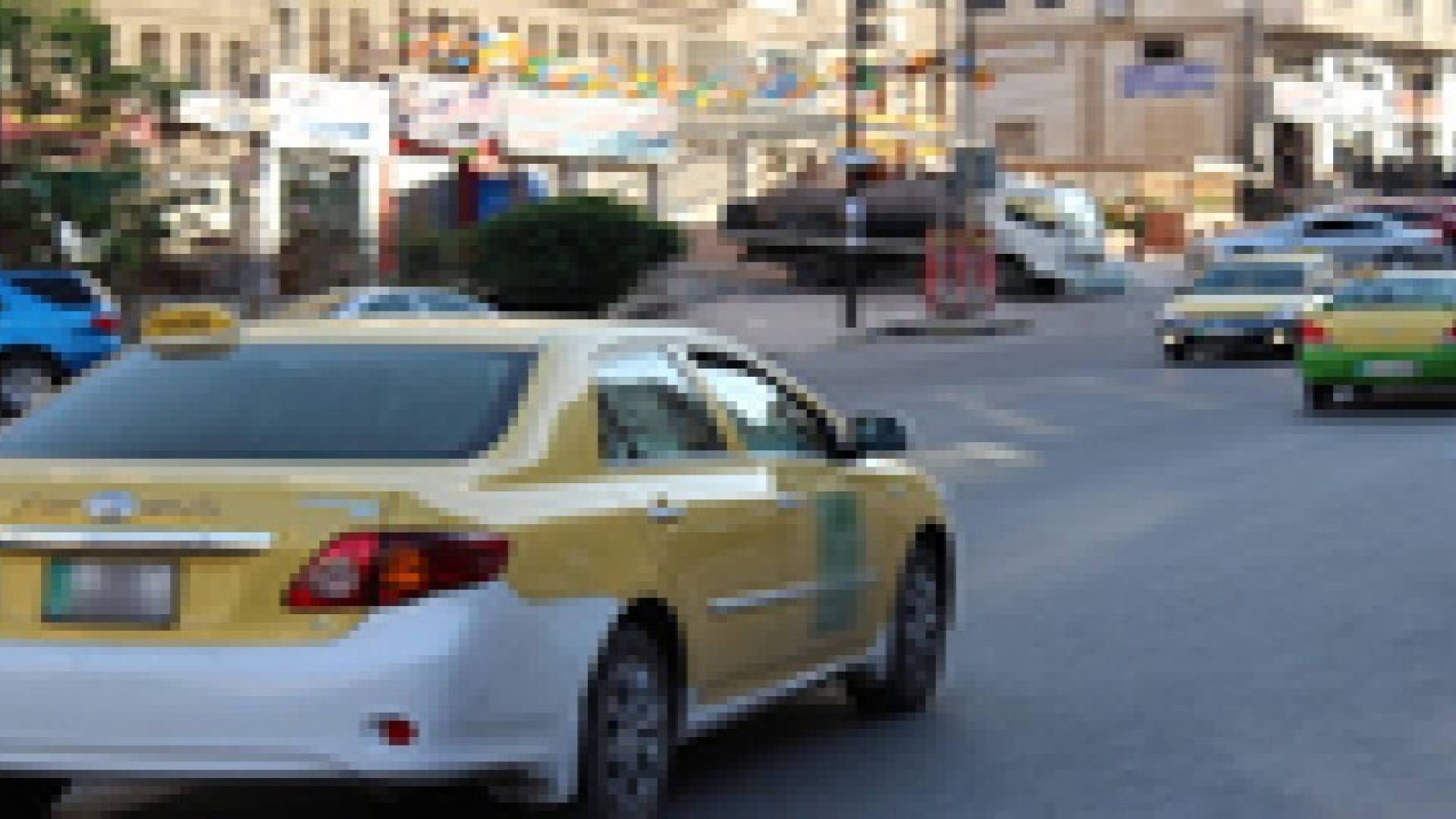 عمان : الكشف عن عصابة نشل من فتيات داخل سيارة أجرة