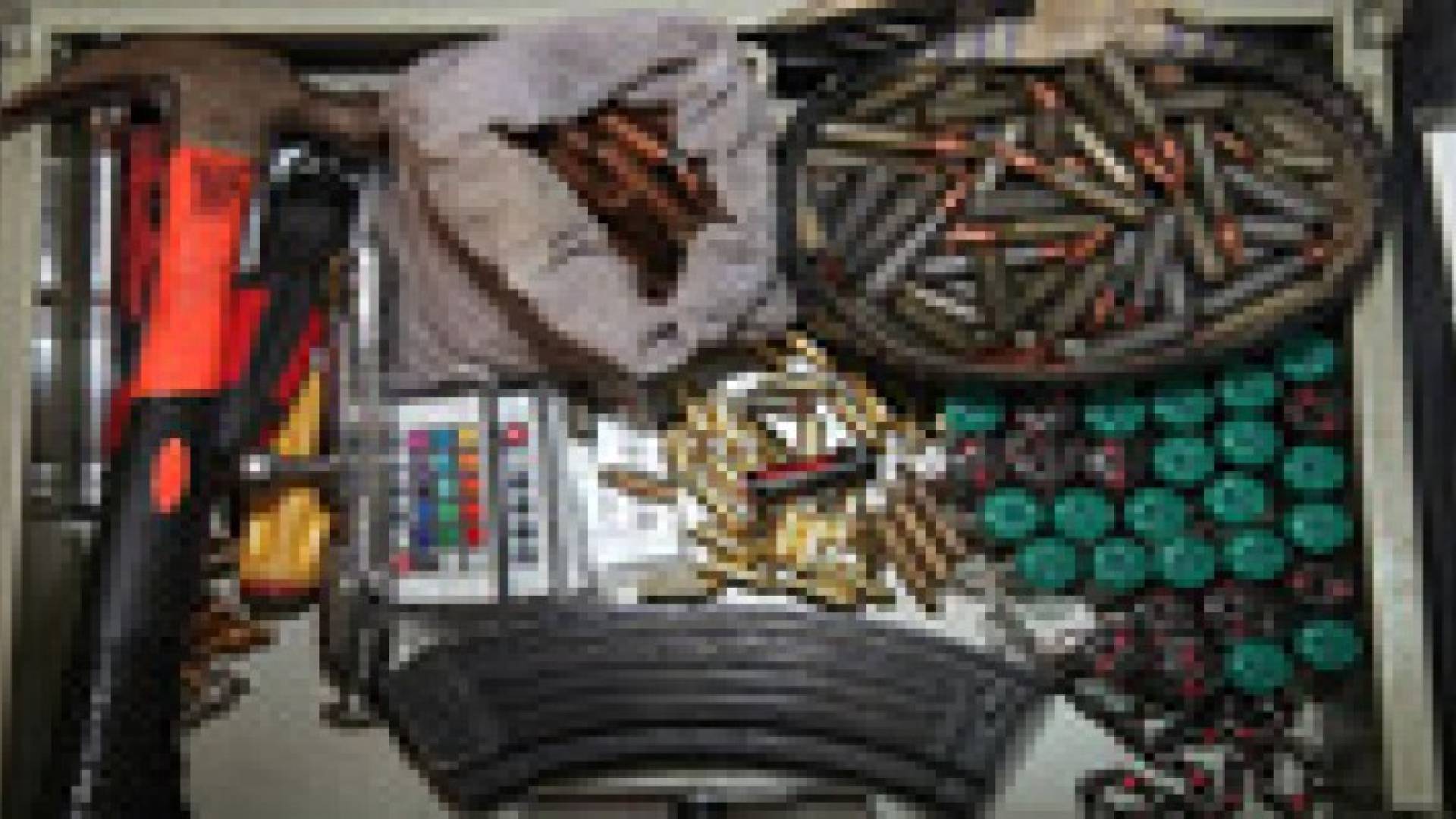 البادية الشمالية: القبض على مطلوب خطر وضبط مخدرات وسلاح وذخيرة