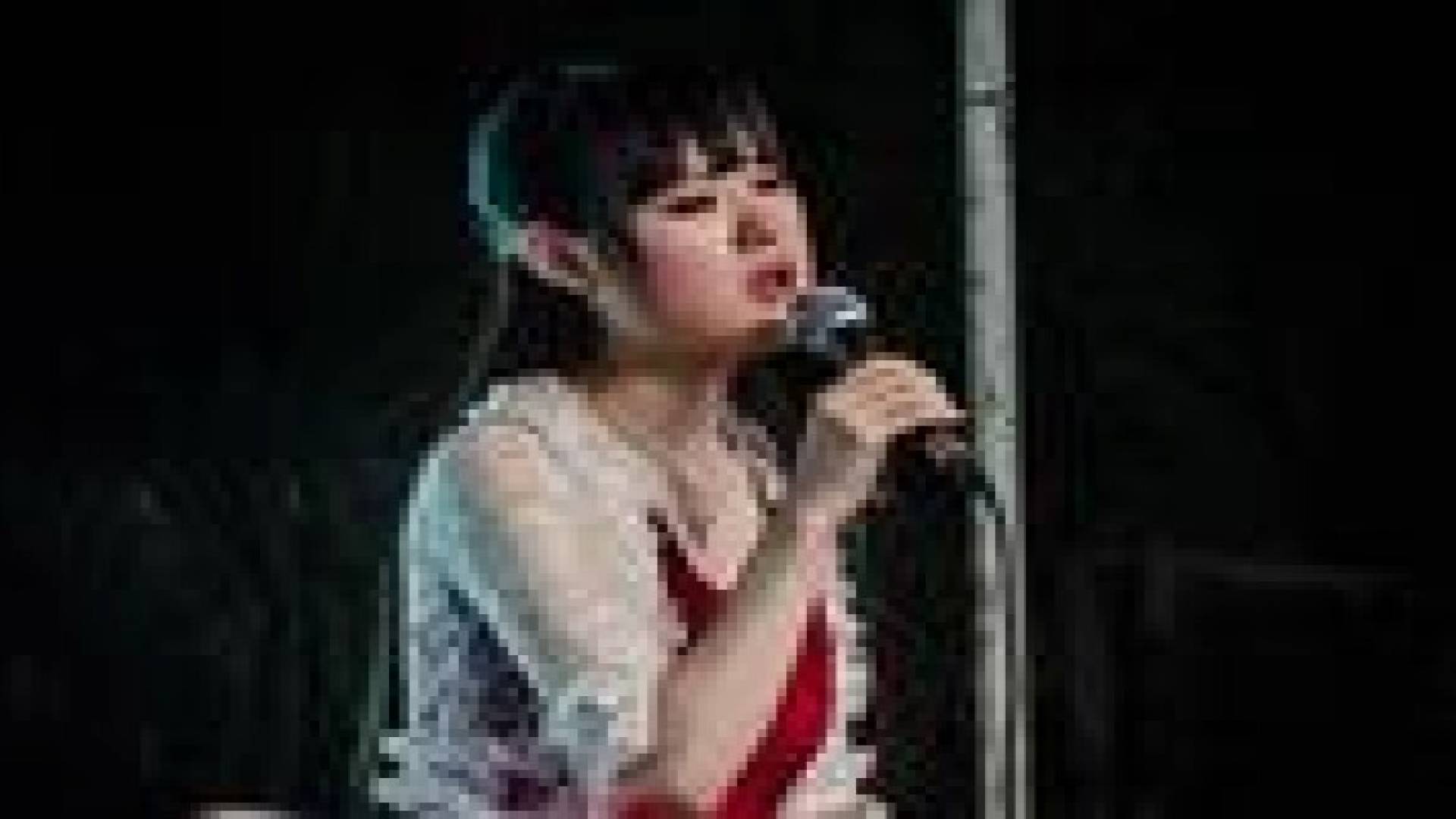 يابانية تغني " اعطني الناي وغني " وتبهر الجمهور .. فيديو