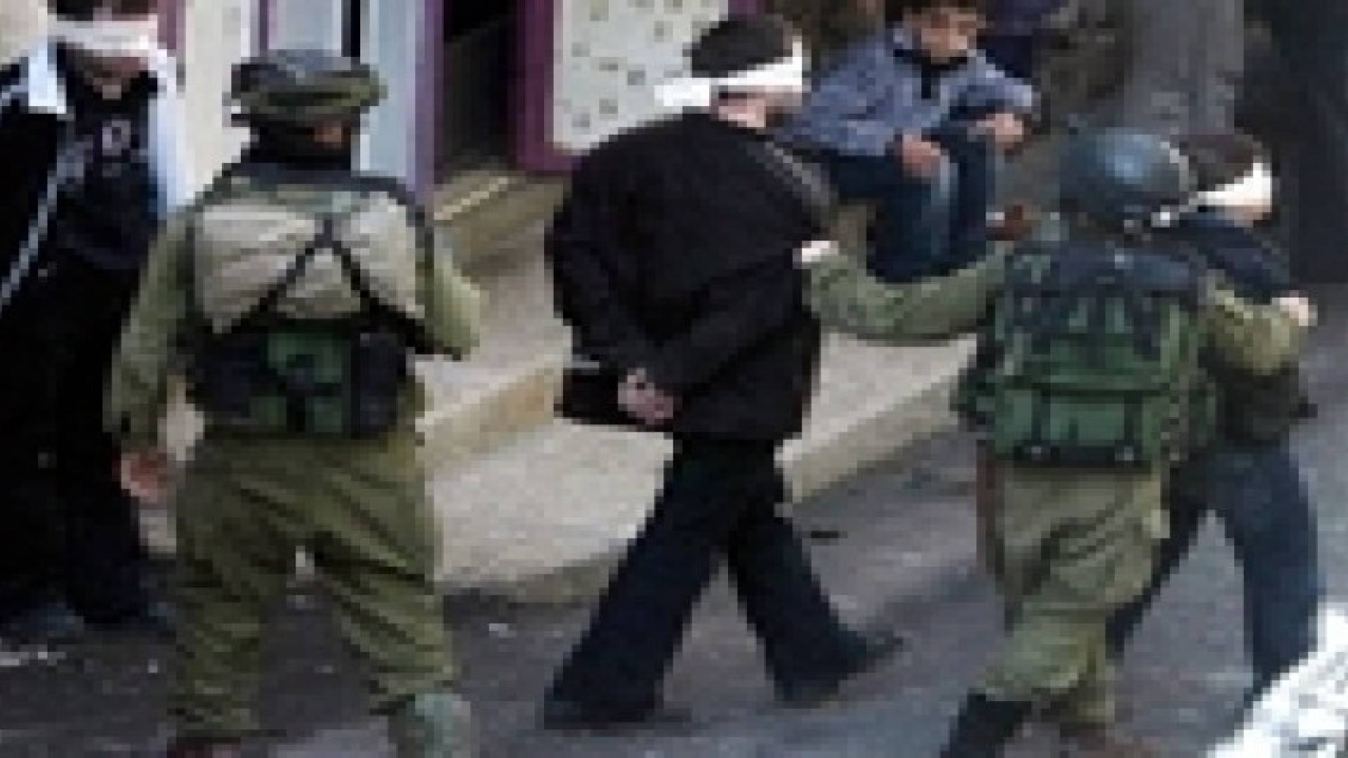 جيش الاحتلال يعتقل 8 فلسطينيين في الضفة الغربية المحتلة
