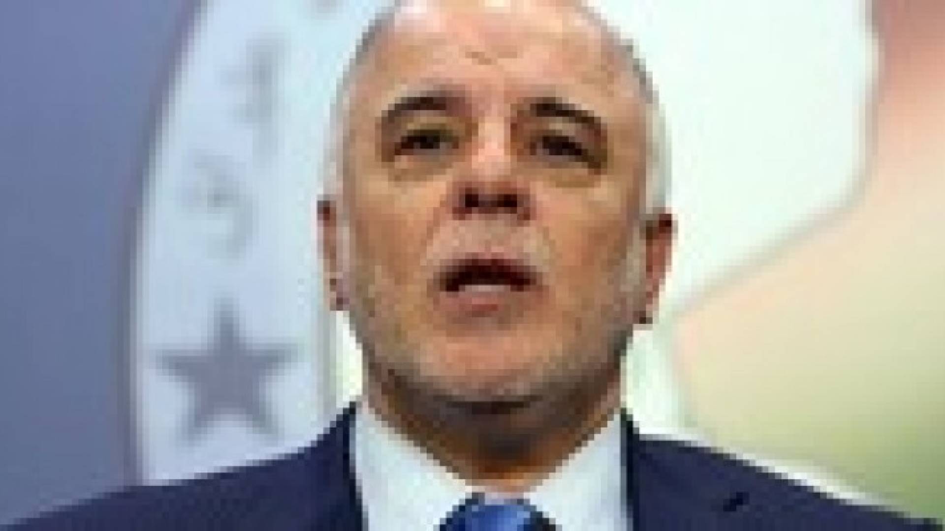 العبادي: يمنع رفع صوره في الدوائر الرسمية ويلغي لقب "دولة رئيس الوزراء"