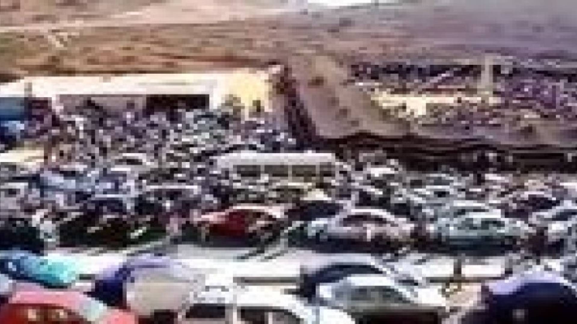 بالفيديو : وليمة غداء " ضخمة " في الأردن