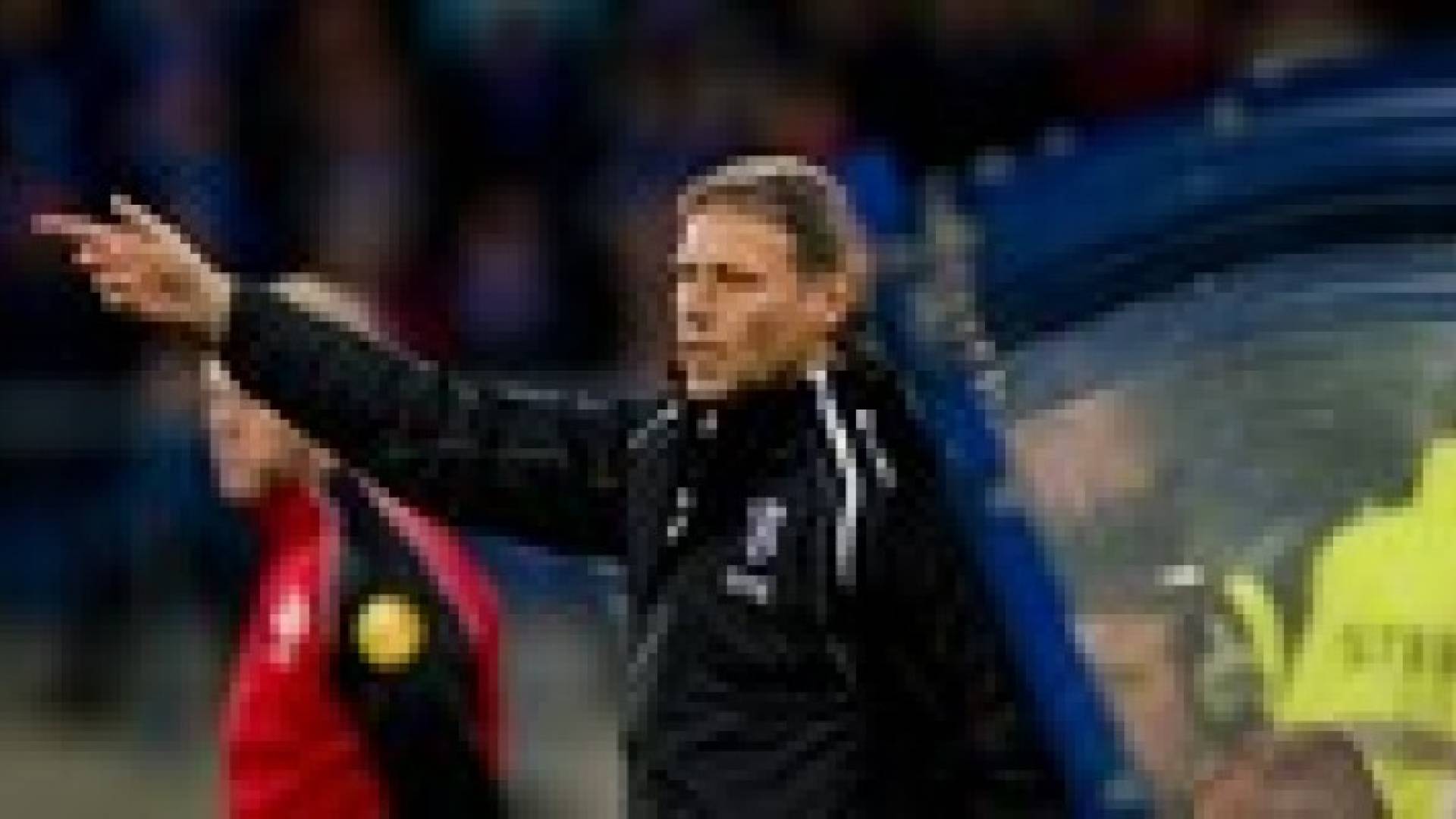 الأسطورة فان باستن يستقيل من تدريب الكمار لأسباب صحية