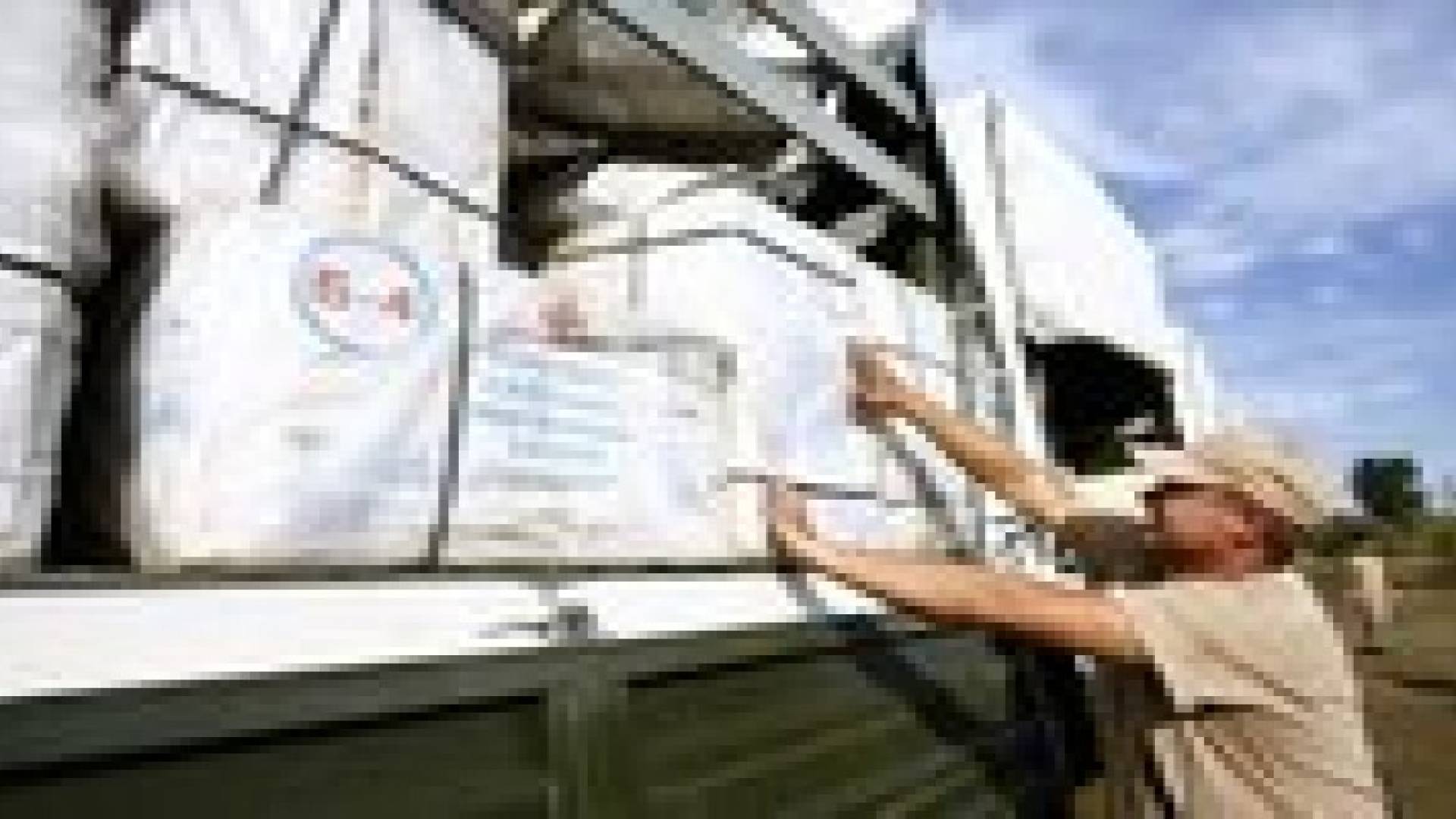 قافلة مساعدات انسانية روسية تعبر الحدود في اتجاه شرق اوكرانيا