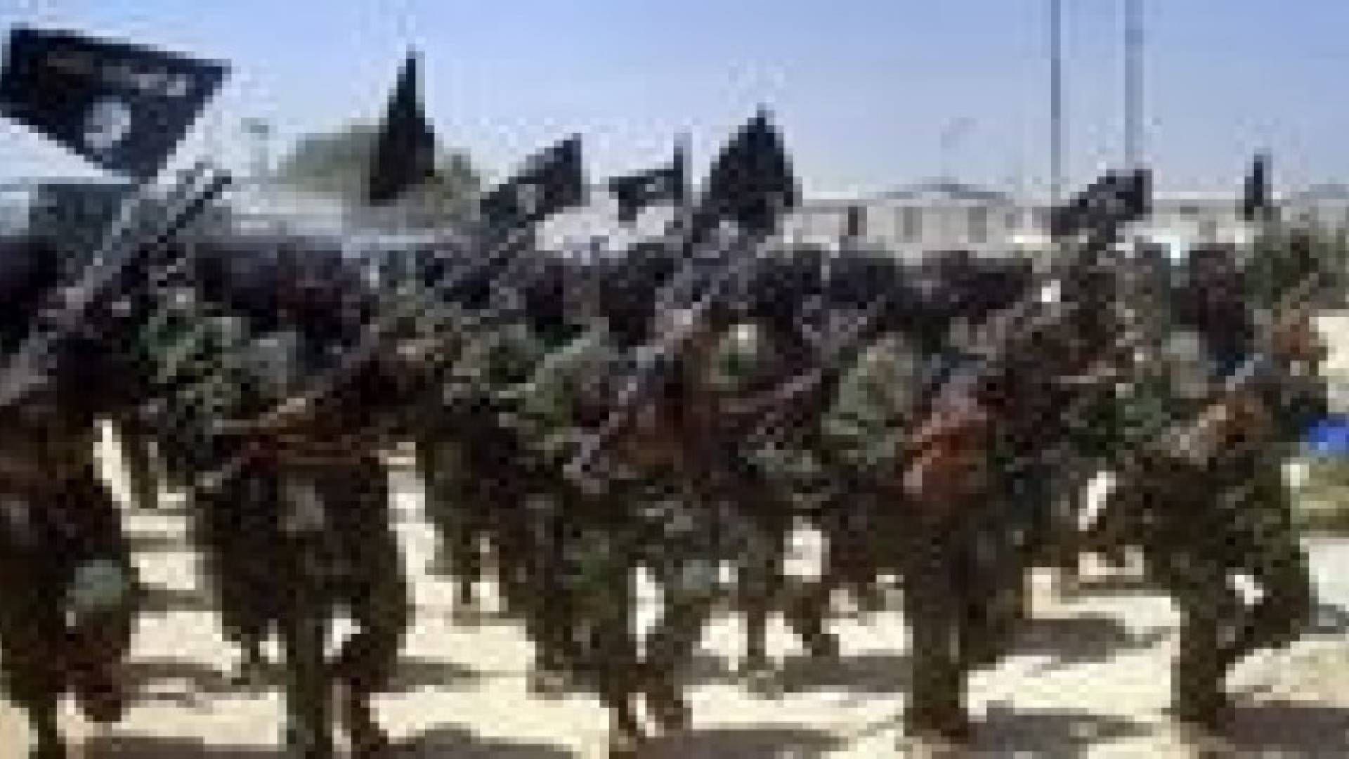 حكم بسجن بحريني و13 سعوديا بعد إدانتهم "بالانضمام لتنظيم القاعدة"