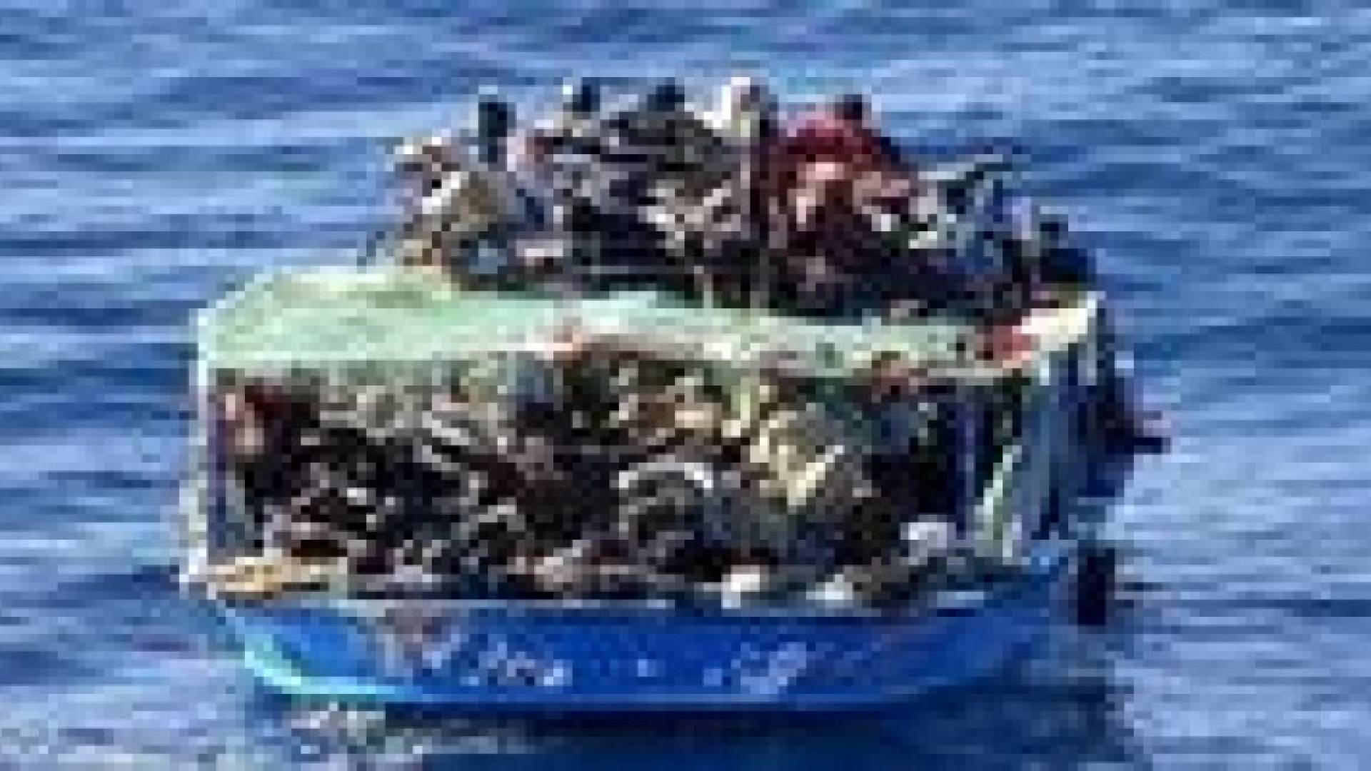 غموض حول مصير عشرات الفلسطينيين والسوريين في قارب بالبحر المتوسط