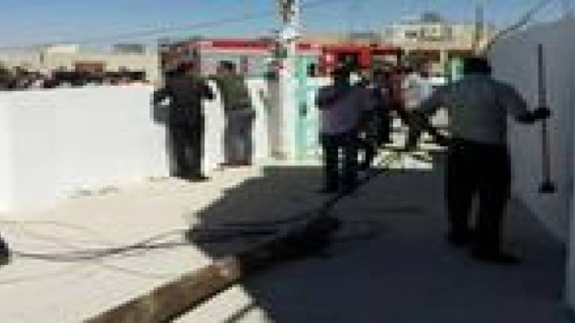 وادي موسى : اصابة طالبتين بجروح خطيرة بعد سقوط عامود اتصالات على مدرسة