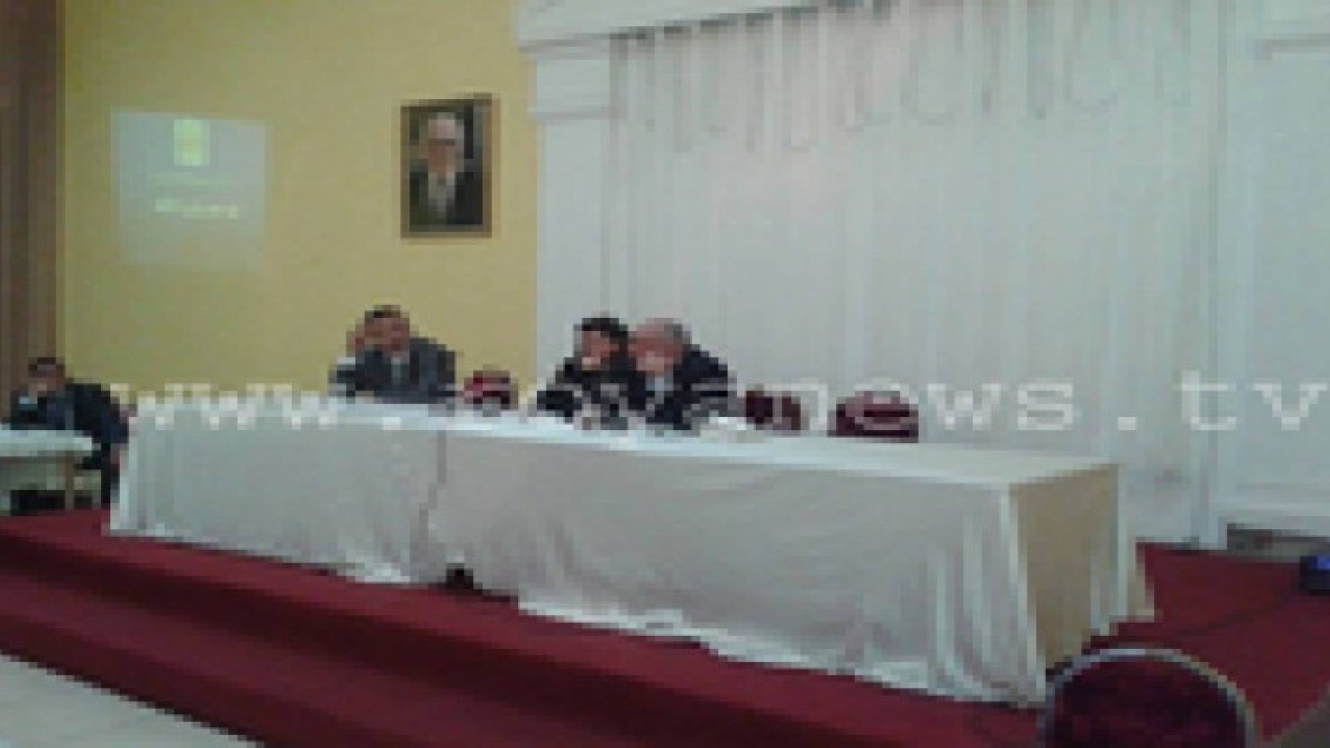 الذنيبات يفتتح ورشة عمل حول تأليف الكتب المدرسية .. صور