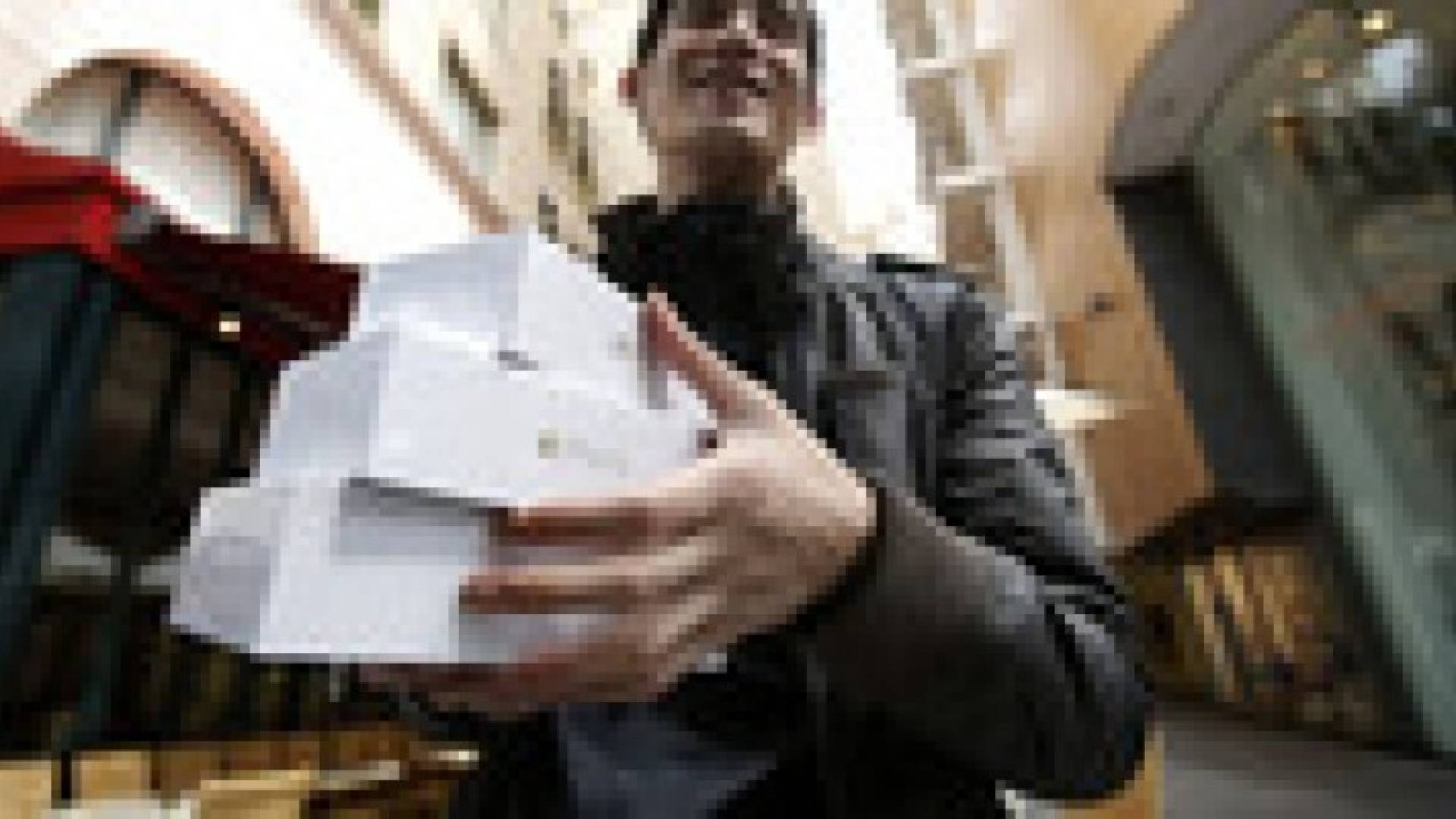 أستراليا : أول آيفون 6 مباع يسقط على الأرض .. فيديو