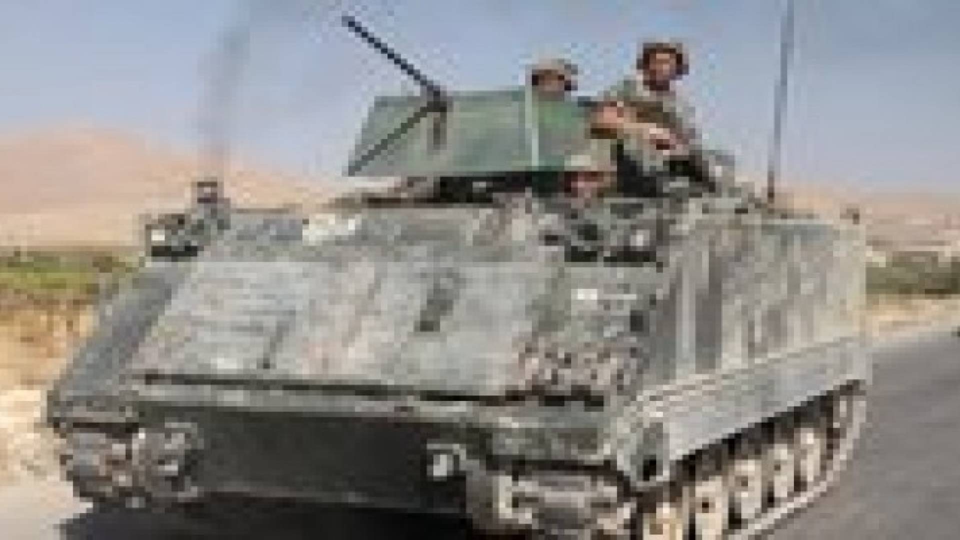 مقتل جنديين لبنانيين واصابة ثلاثة بقصف صاروخي قرب عرسال