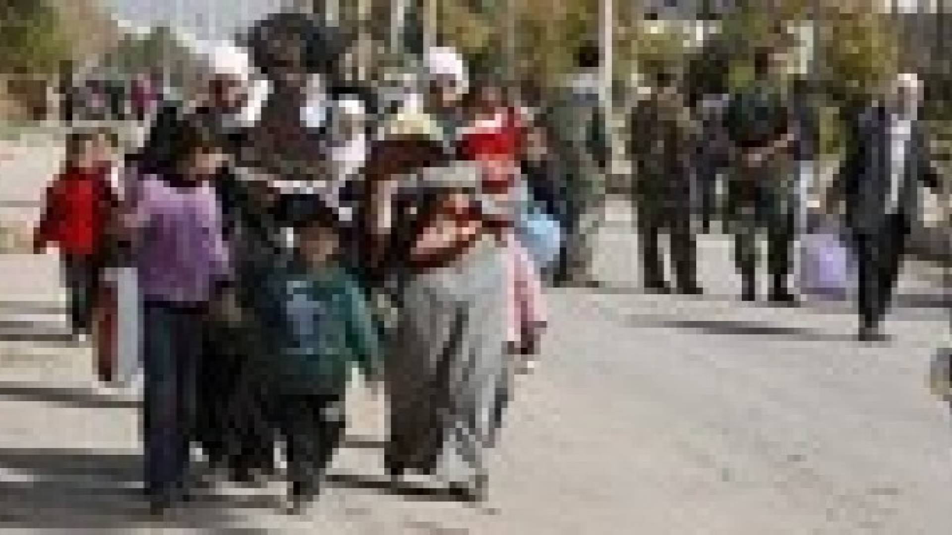 مزيد من اللاجئين السوريين يفرون إلى تركيا