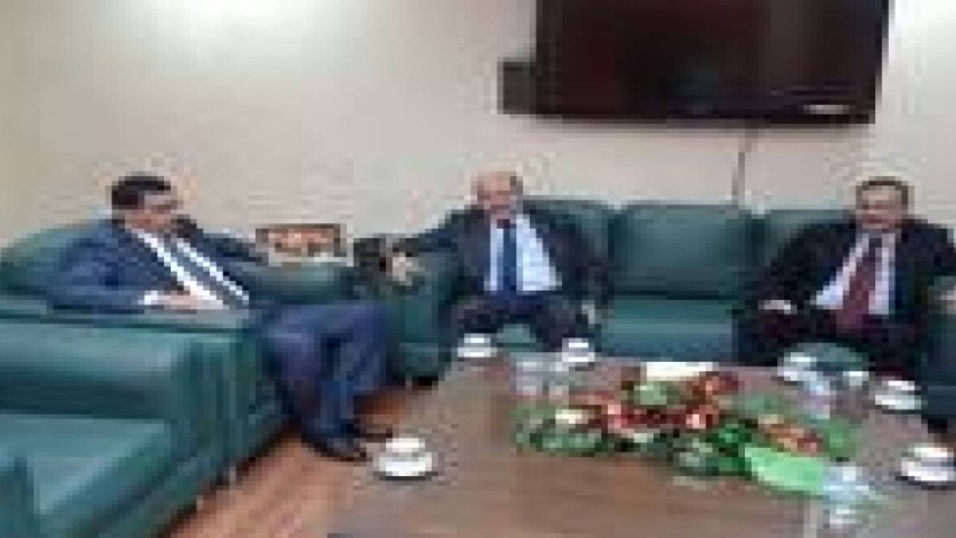 ديوان الموظفين الفلسطيني يزور "الخدمة المدنية"..صور