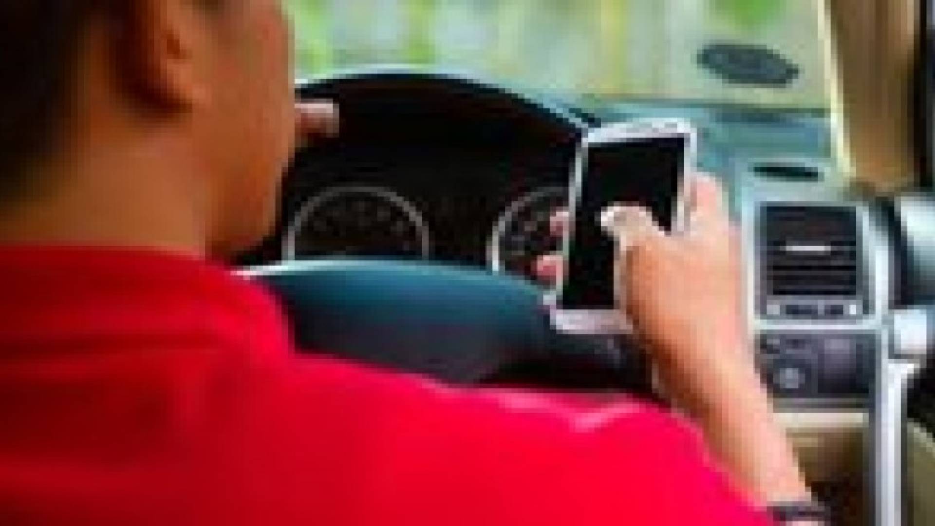 اختراع يتيح للشرطة رصد من يكتب رسائل نصية أثناء القيادة