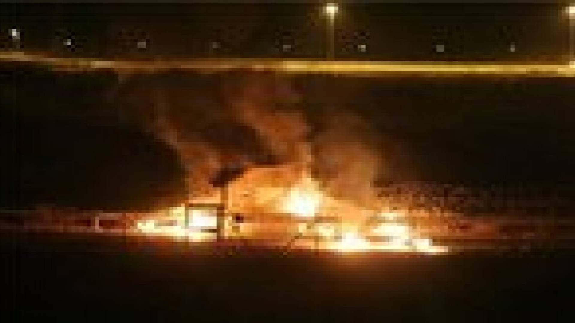 إحراق برج مراقبة عسكري على مدخل معتقل عوفر