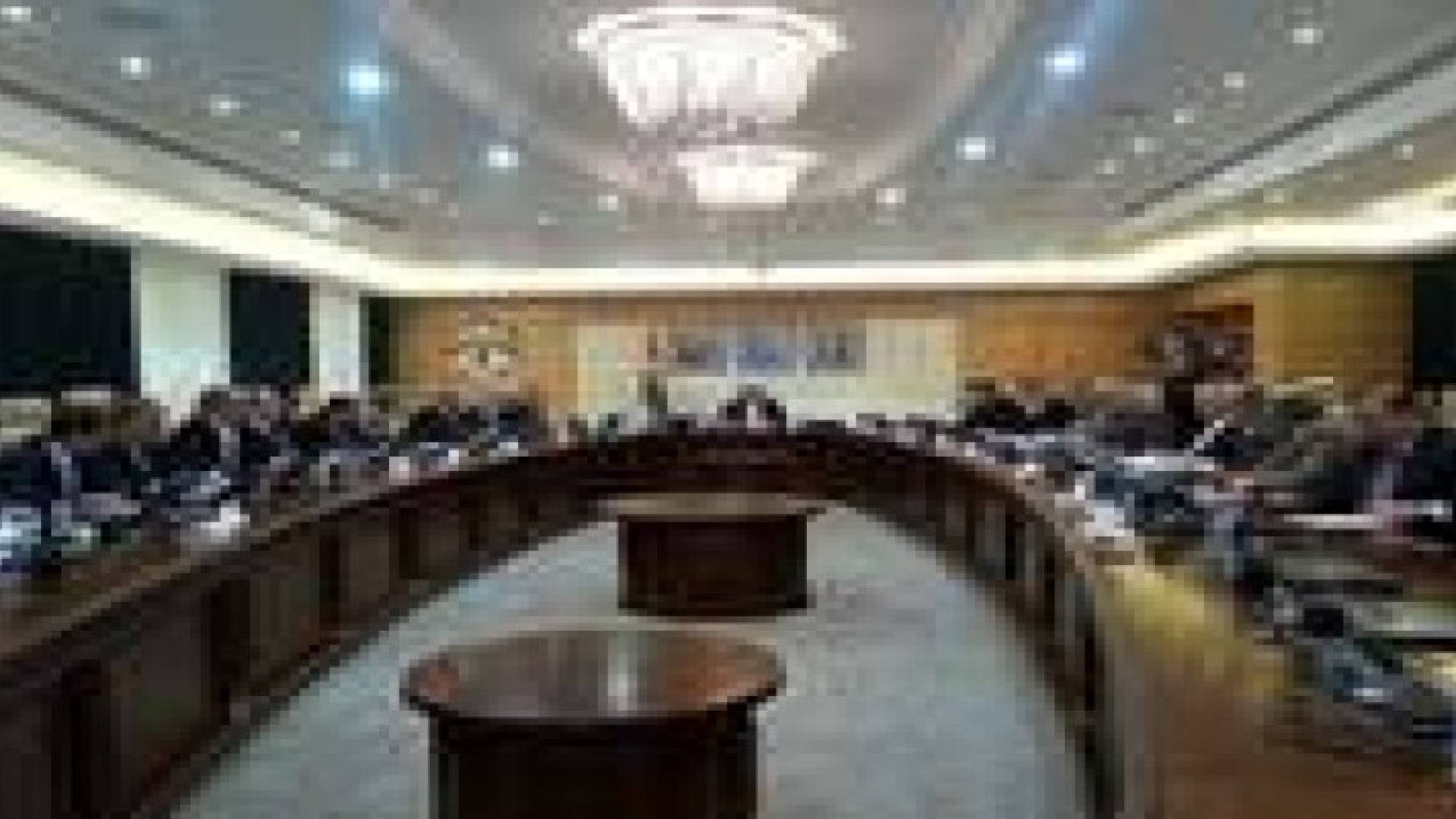 النسور يترأس اجتماع " استثمار أموال الضمان " .. صور