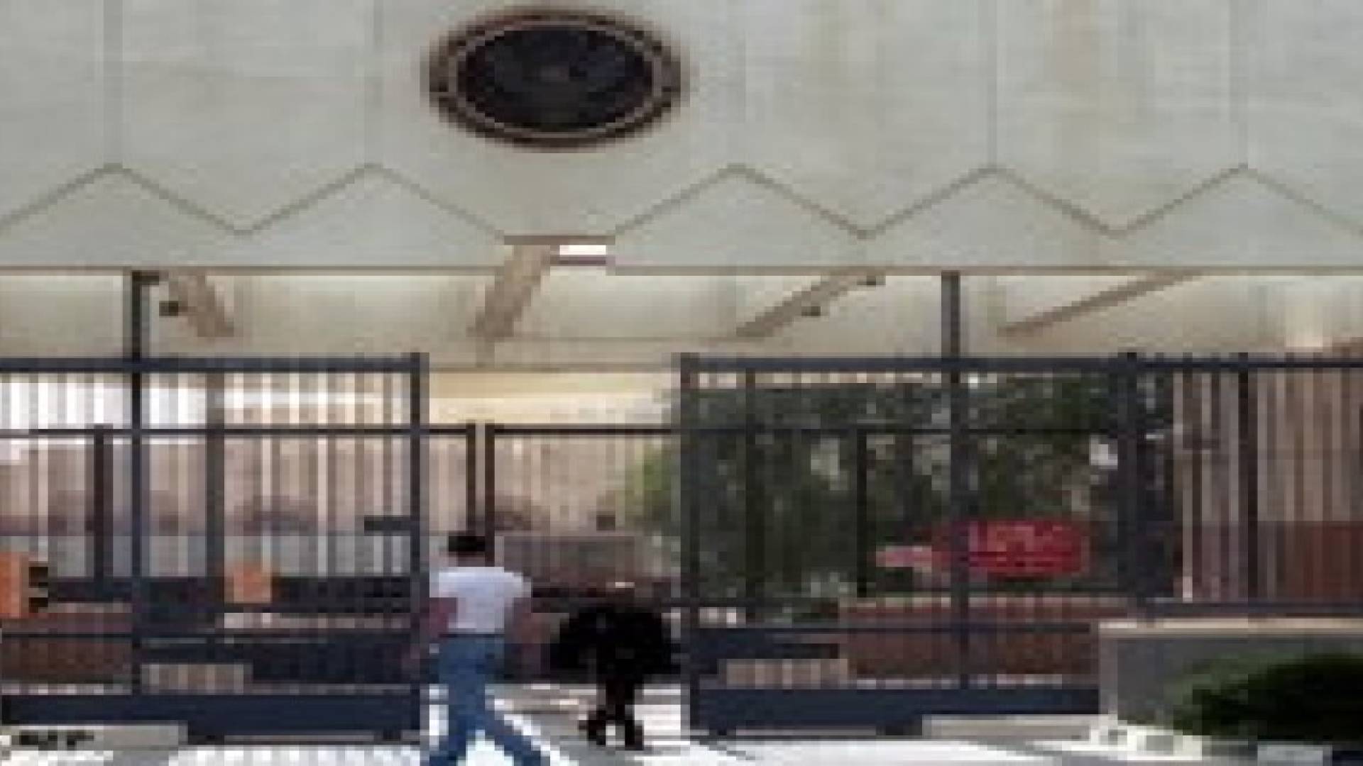 انفجار في مبنى السفارة الأمريكية بصنعاء.. والقاعدة تتبنى