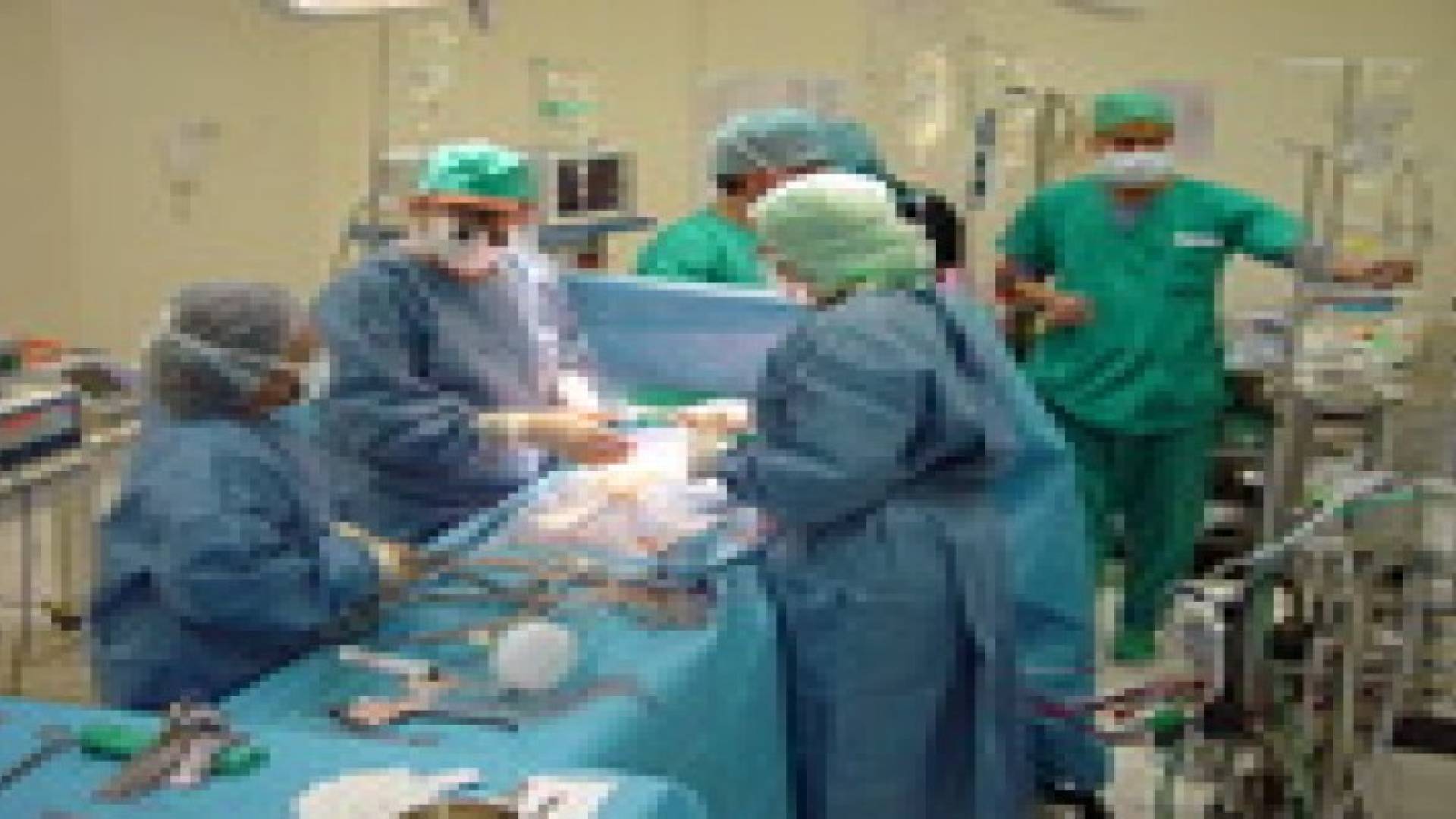 الحكومة تعلن عن فرض ضرائب على "الأطباء"
