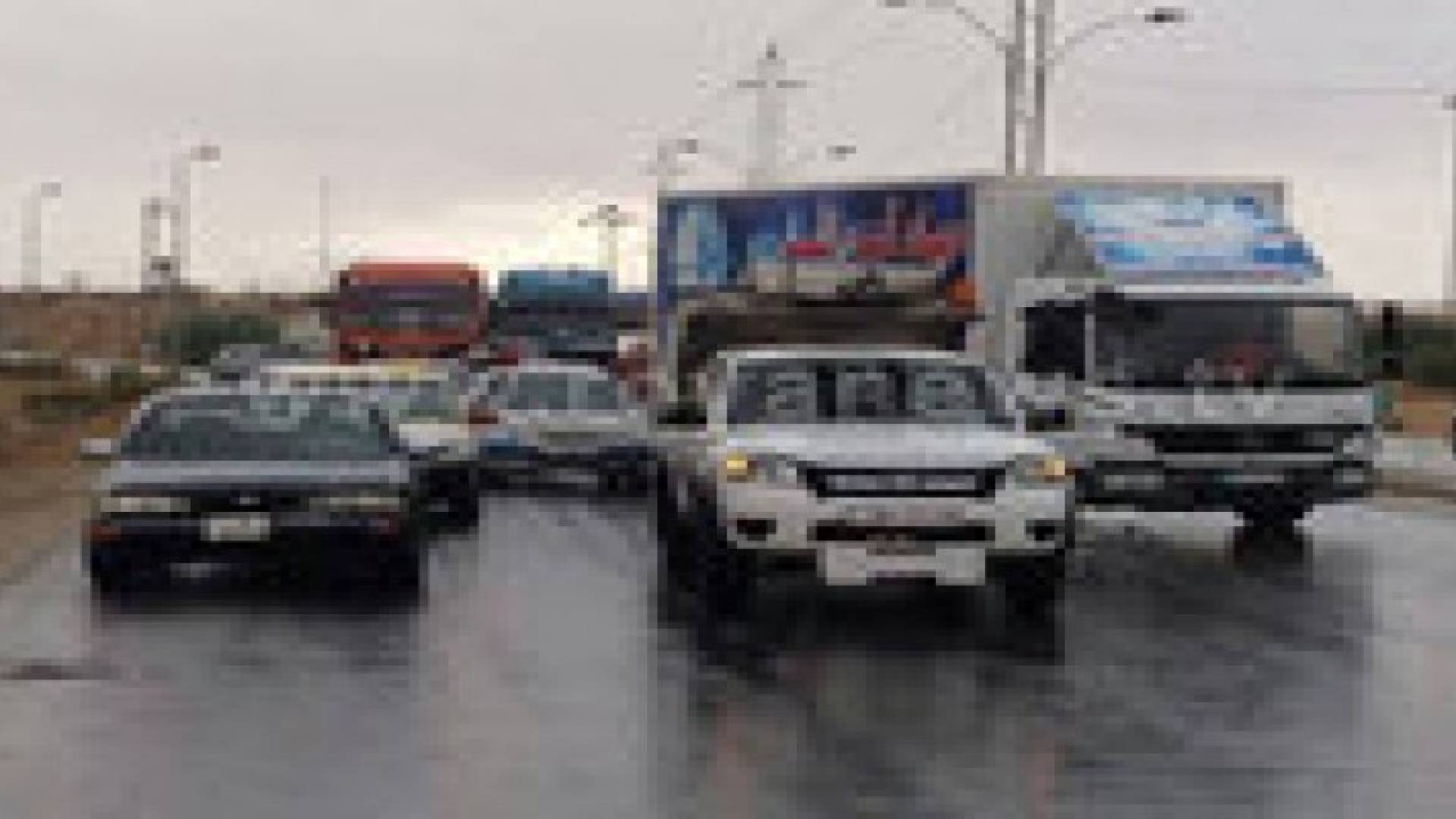 اصابة سائق شاحنة بعد تدهور مركبته بالرمثا