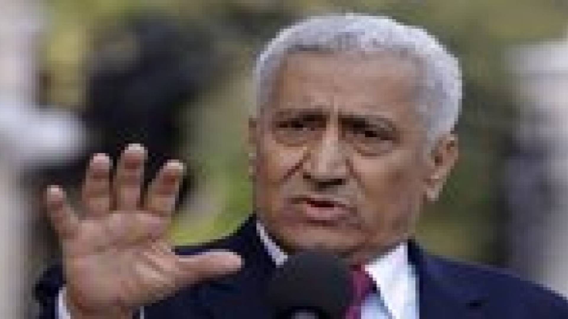 النسور يعقد لقاء مع ممثلي وسائل الإعلام