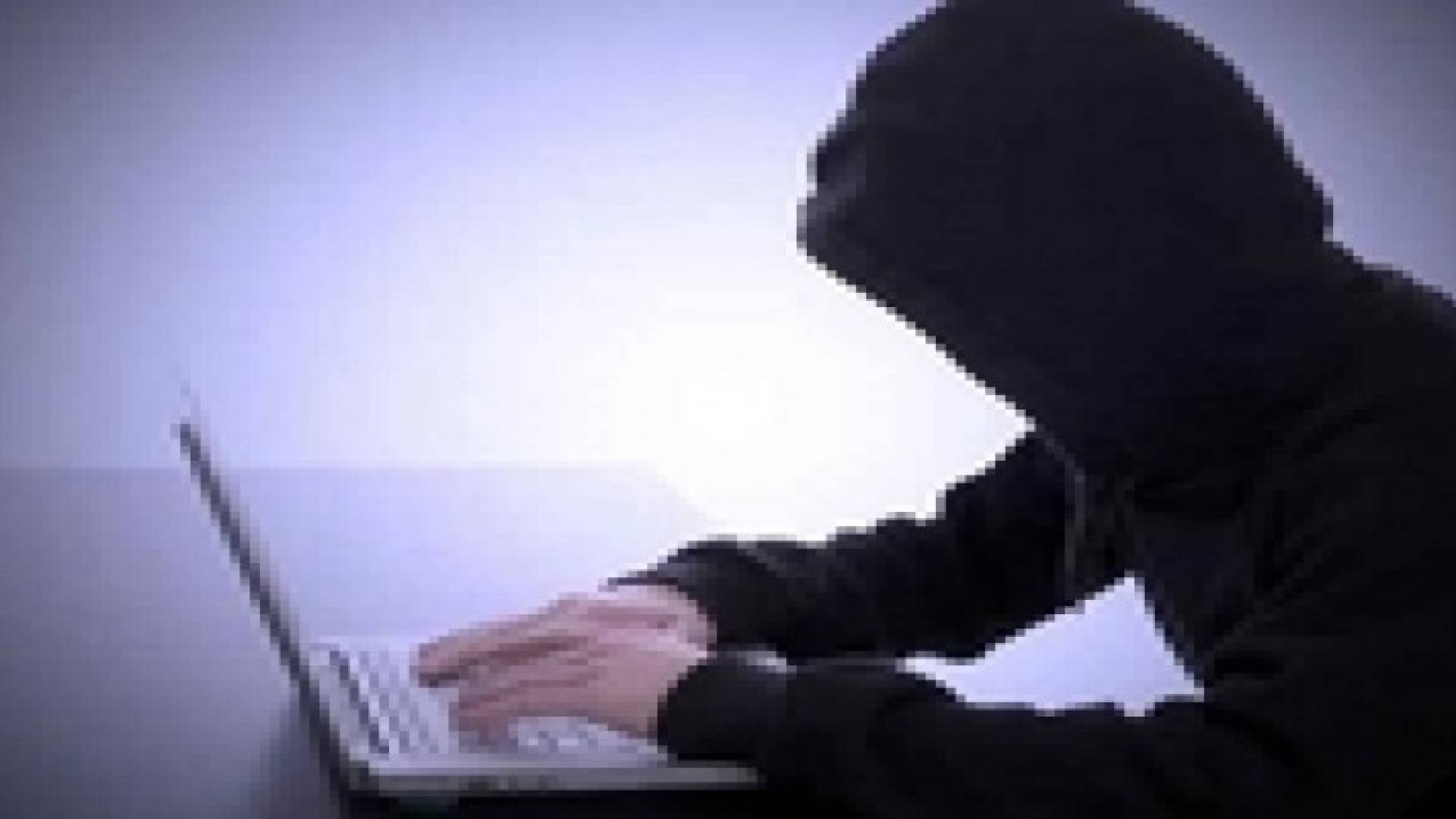 القبض على شخص يحتال على الفتيات عبر مواقع التواصل الاجتماعي