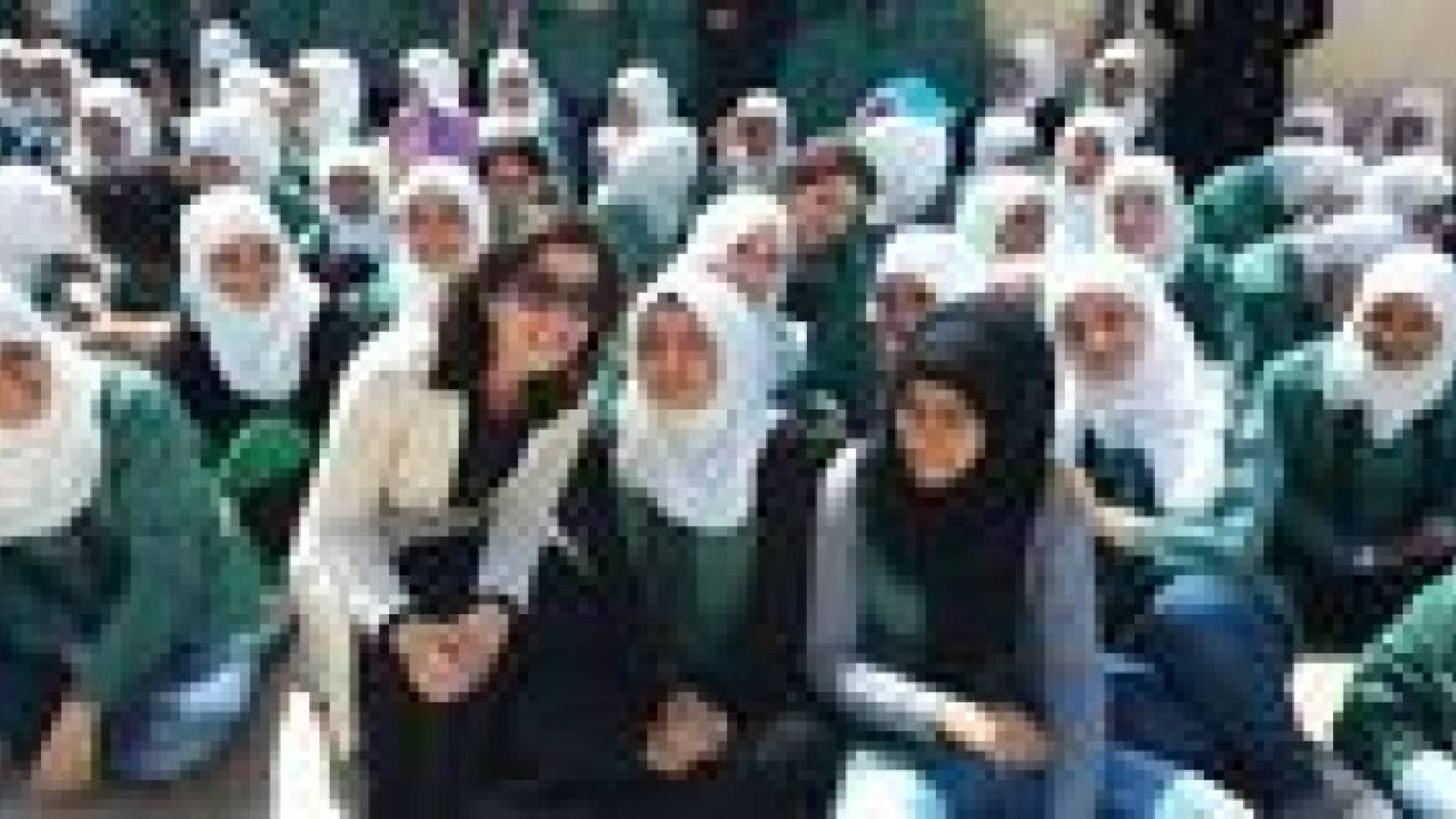 بالفيديو والصور : فرحة العيد كنموذج تعليمي واجتماعي في مدرسة " الشفاء بنت عوف "