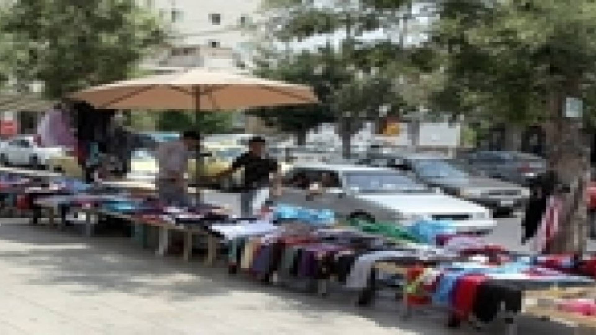 صاحب بسطة يعتدي على موظف في الامانة باداة حاده