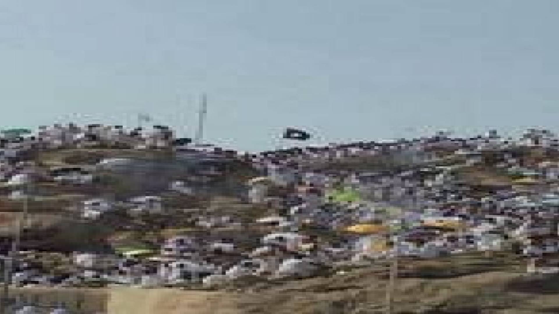 علم " داعش " على جبل عرفة .. صورة