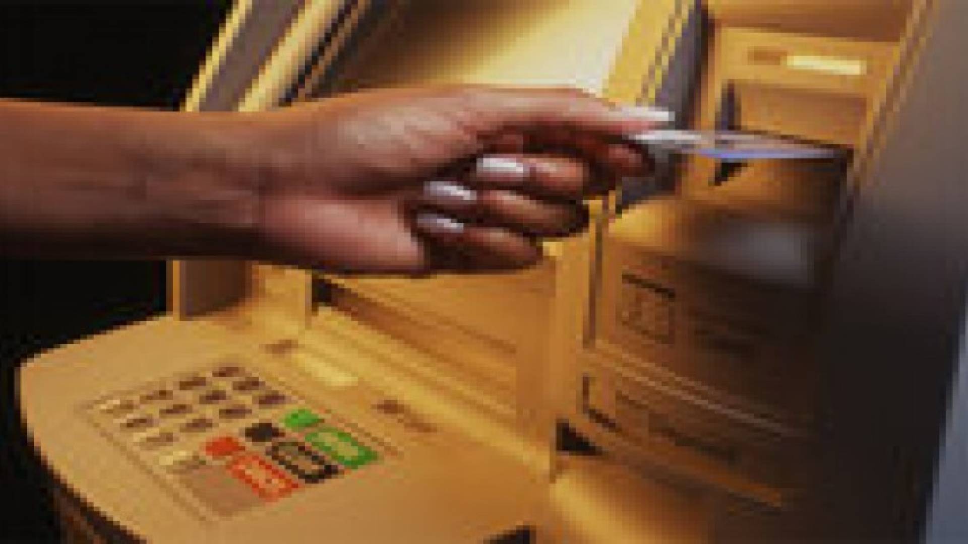 " فأر " يعطل صرافا آليا في عمان