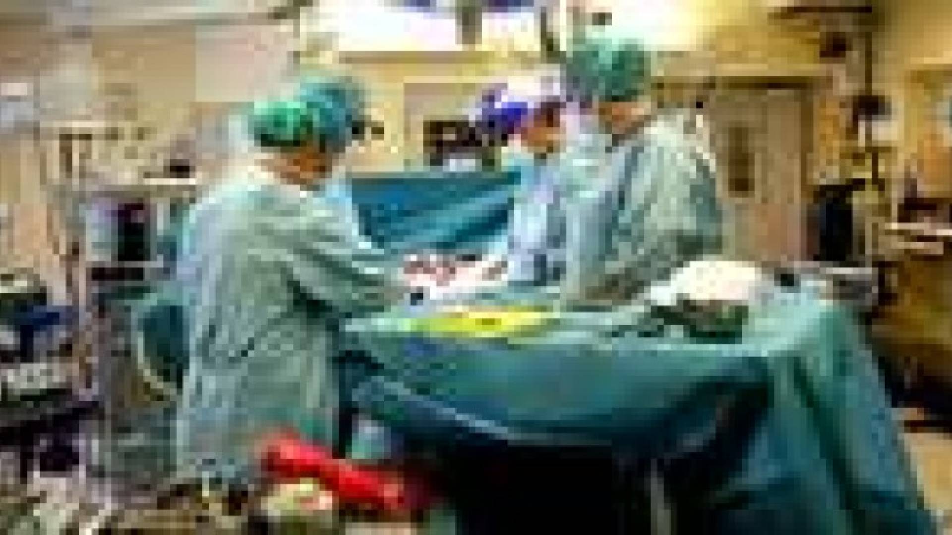 أول ولادة لطفل من رحم مزروع