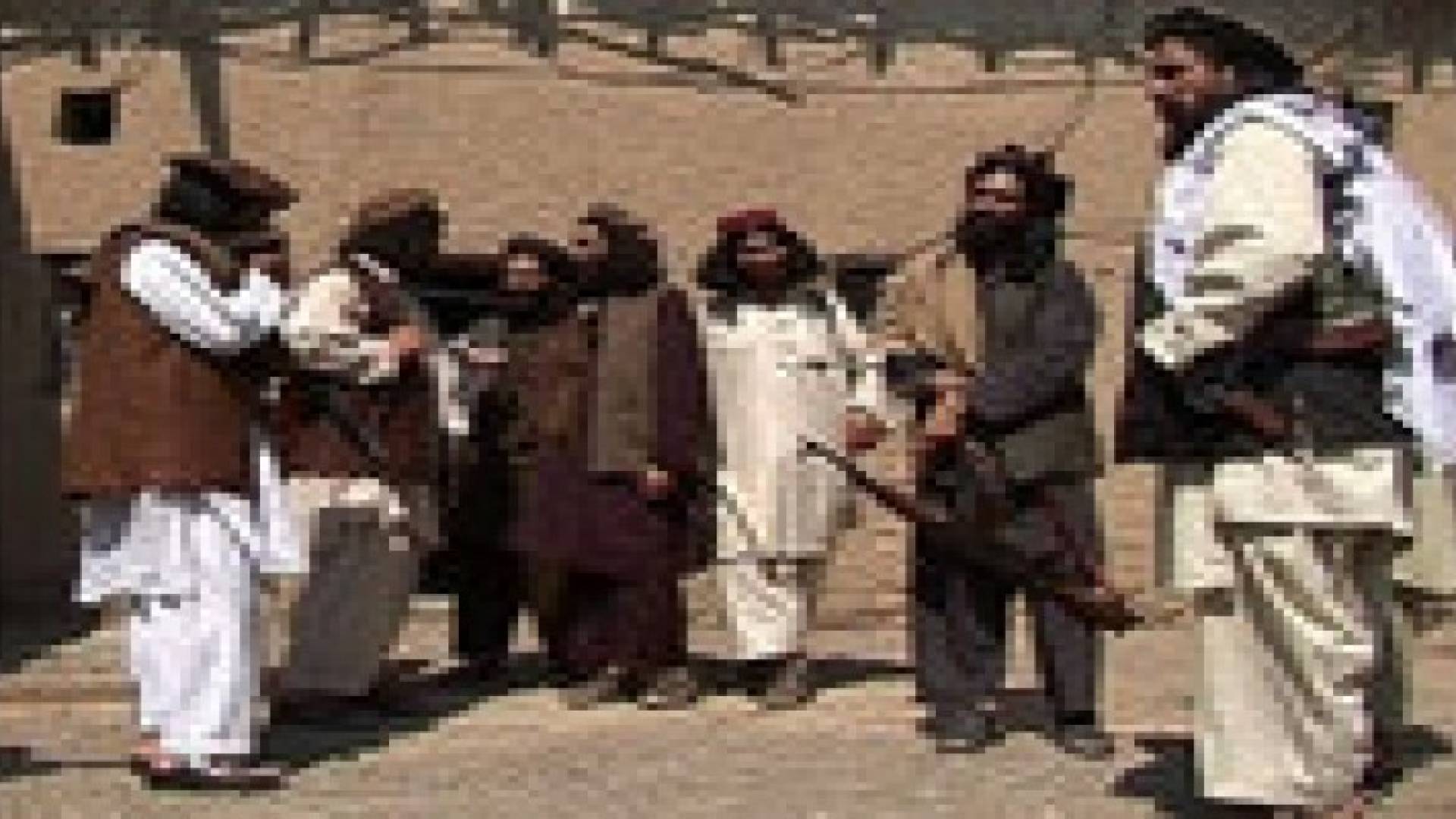 "طالبان باكستان" تنفي مبايعتها للبغدادي وتبقي ولاءها لـ "الملا عمر"