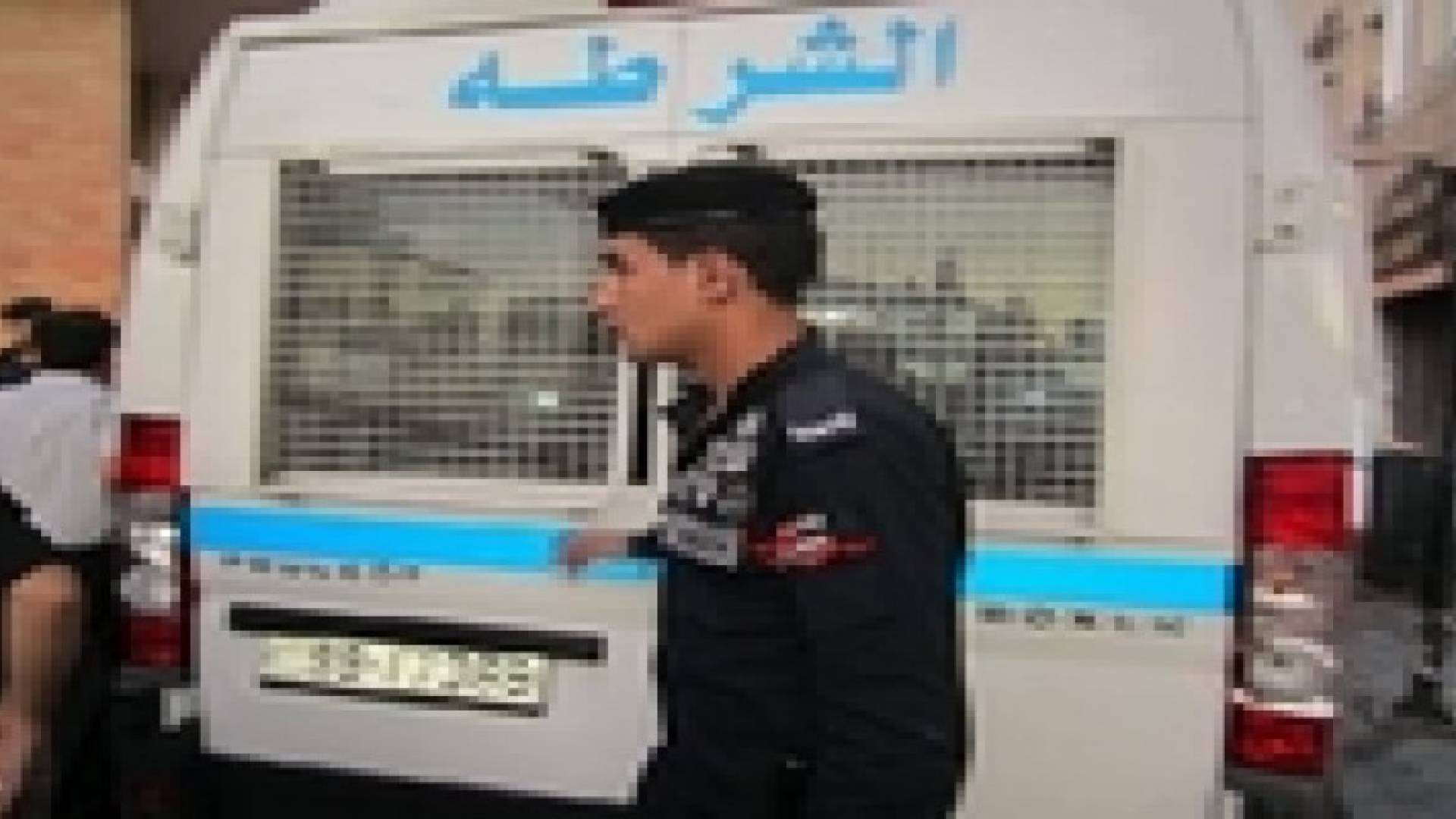 القبض على مطلوب وثلاثة اشخاص من مروجي المخدرات