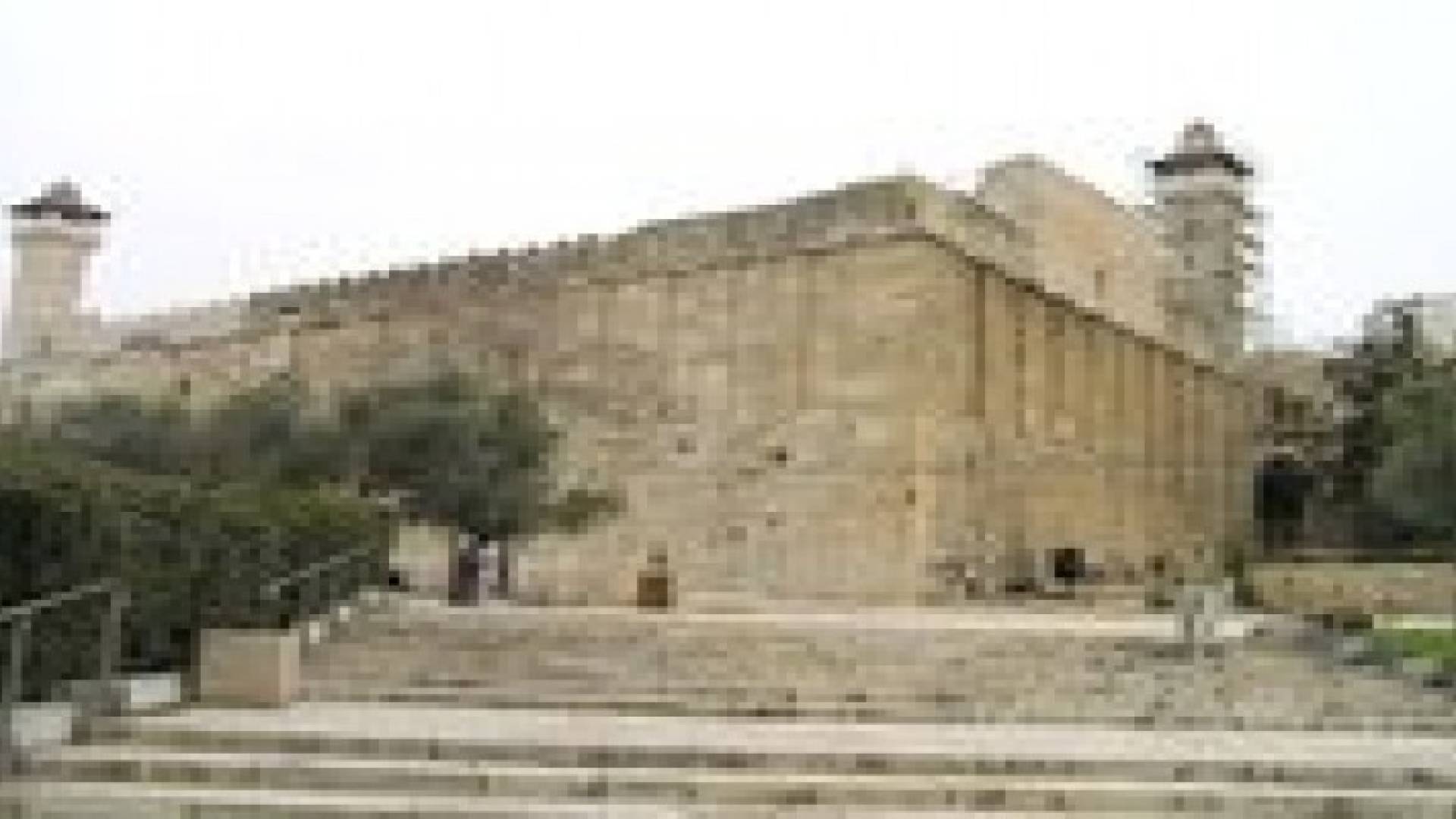 الاحتلال يغلق الحرم الإبراهيمي الأحد والاثنين