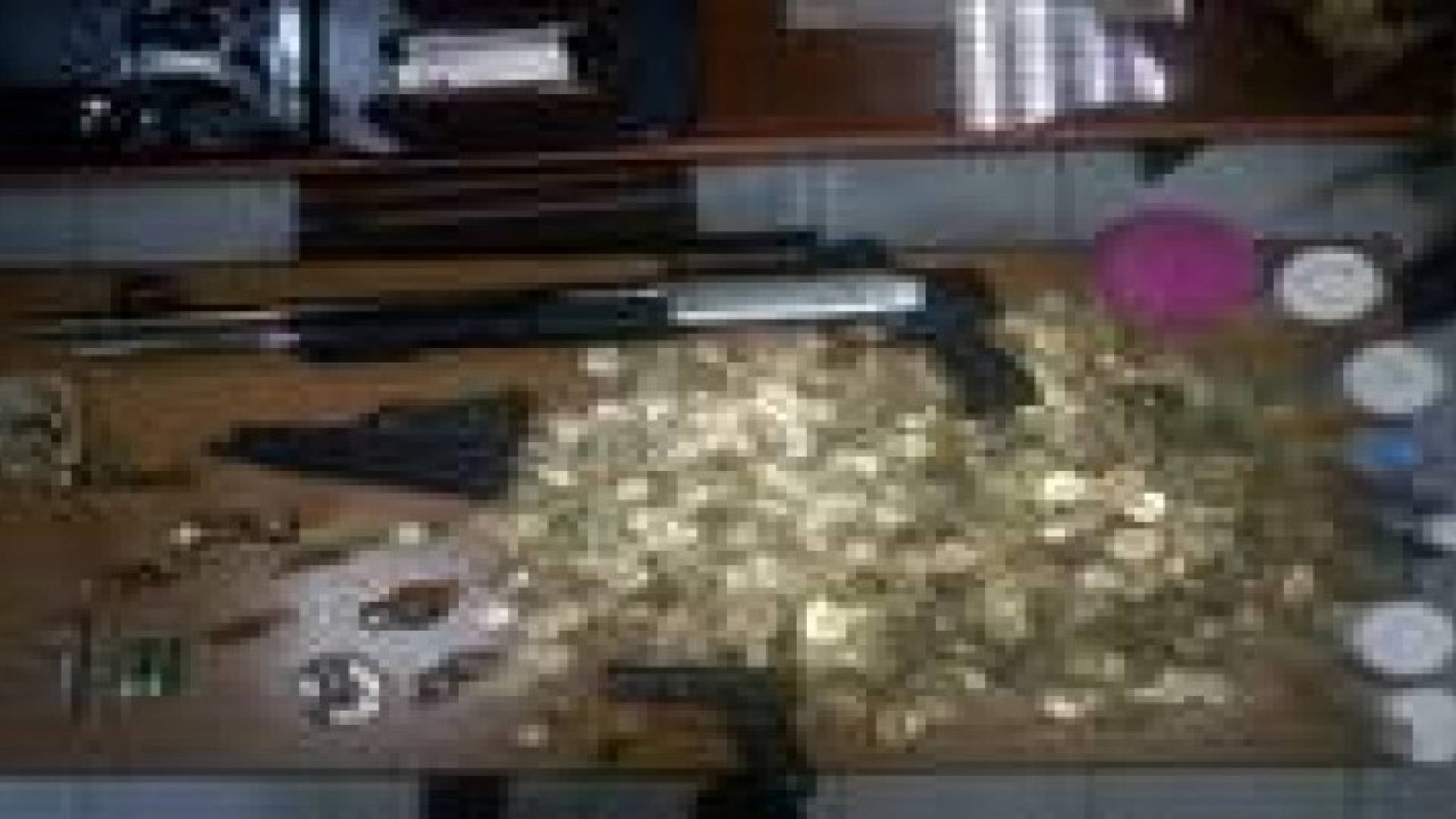 القبض على مواطنين خططا لبيع اثار مزورة.. صور